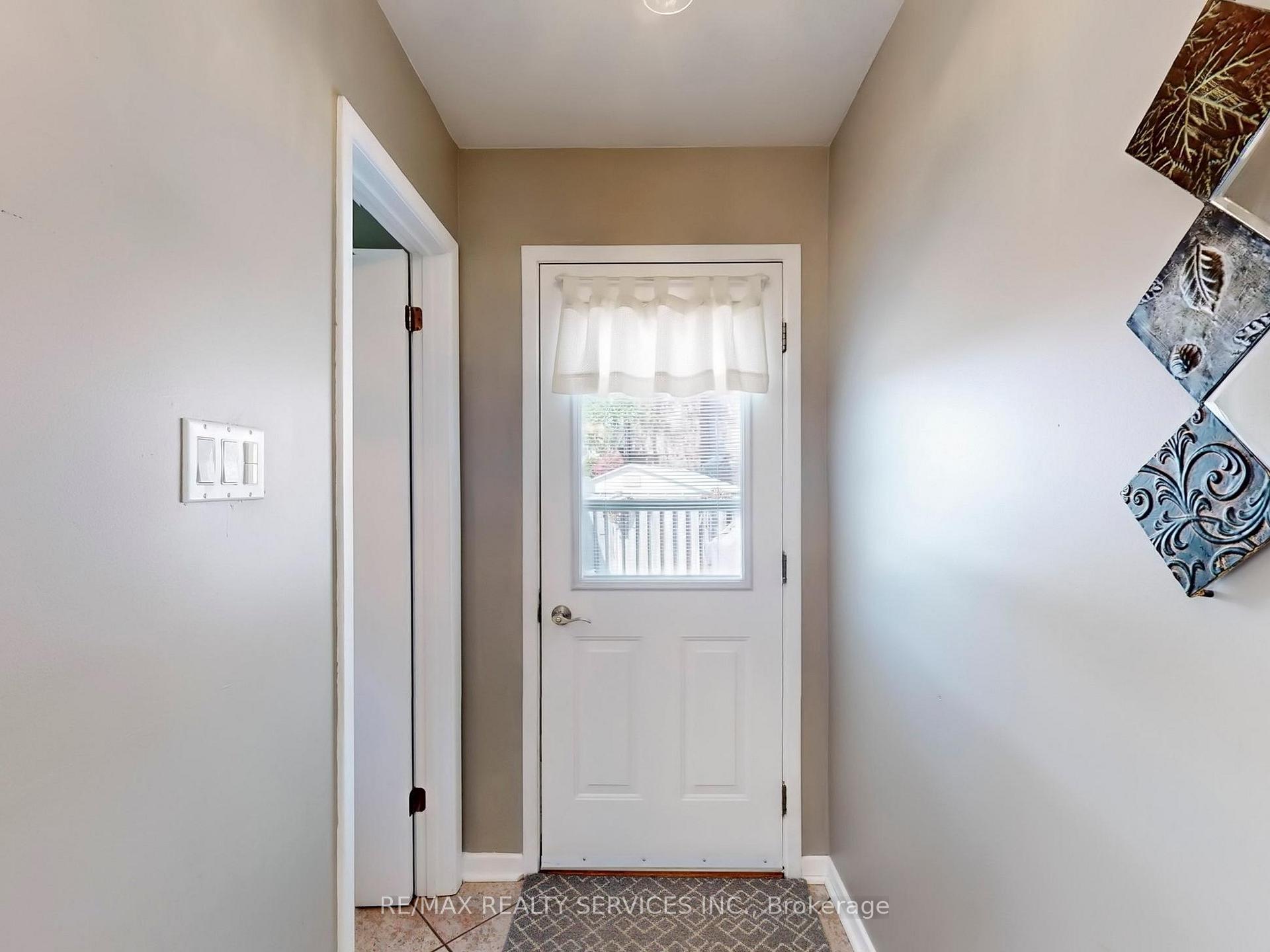 Photo 14 of 90 Jill Crescent, Brampton, Northgate — HOMEH