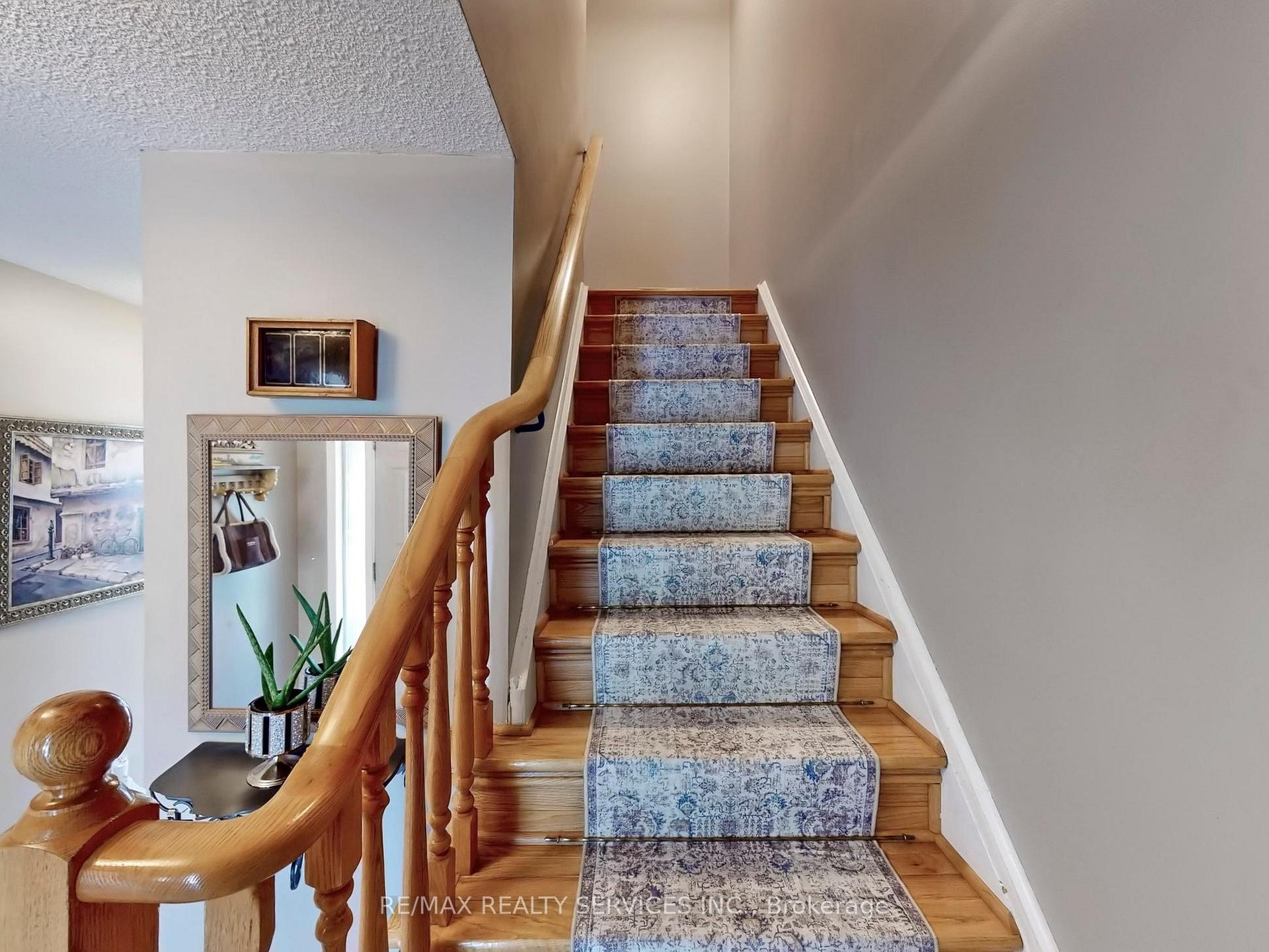 Photo 23 of 90 Jill Crescent, Brampton, Northgate — HOMEH