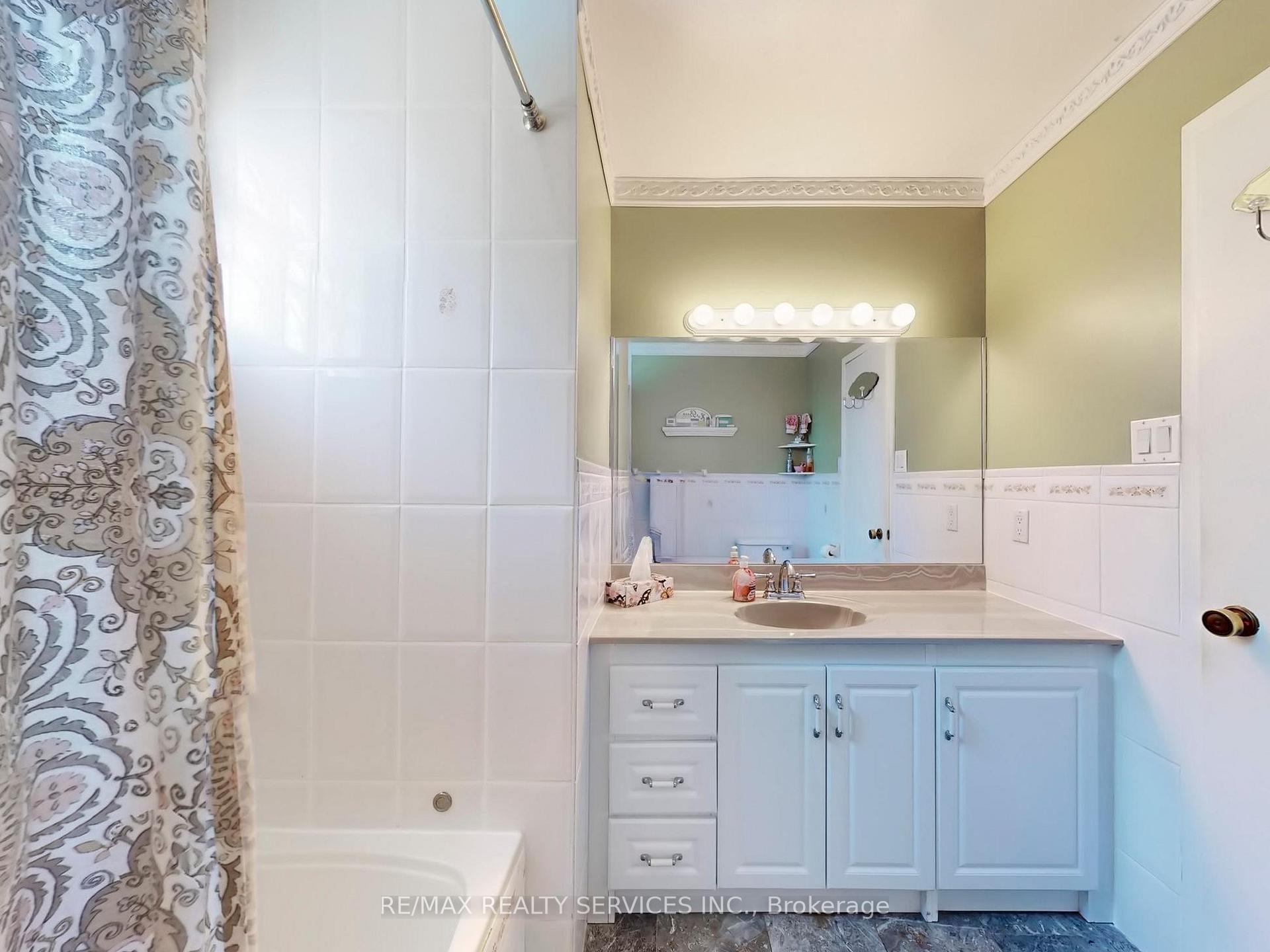 Photo 22 of 90 Jill Crescent, Brampton, Northgate — HOMEH