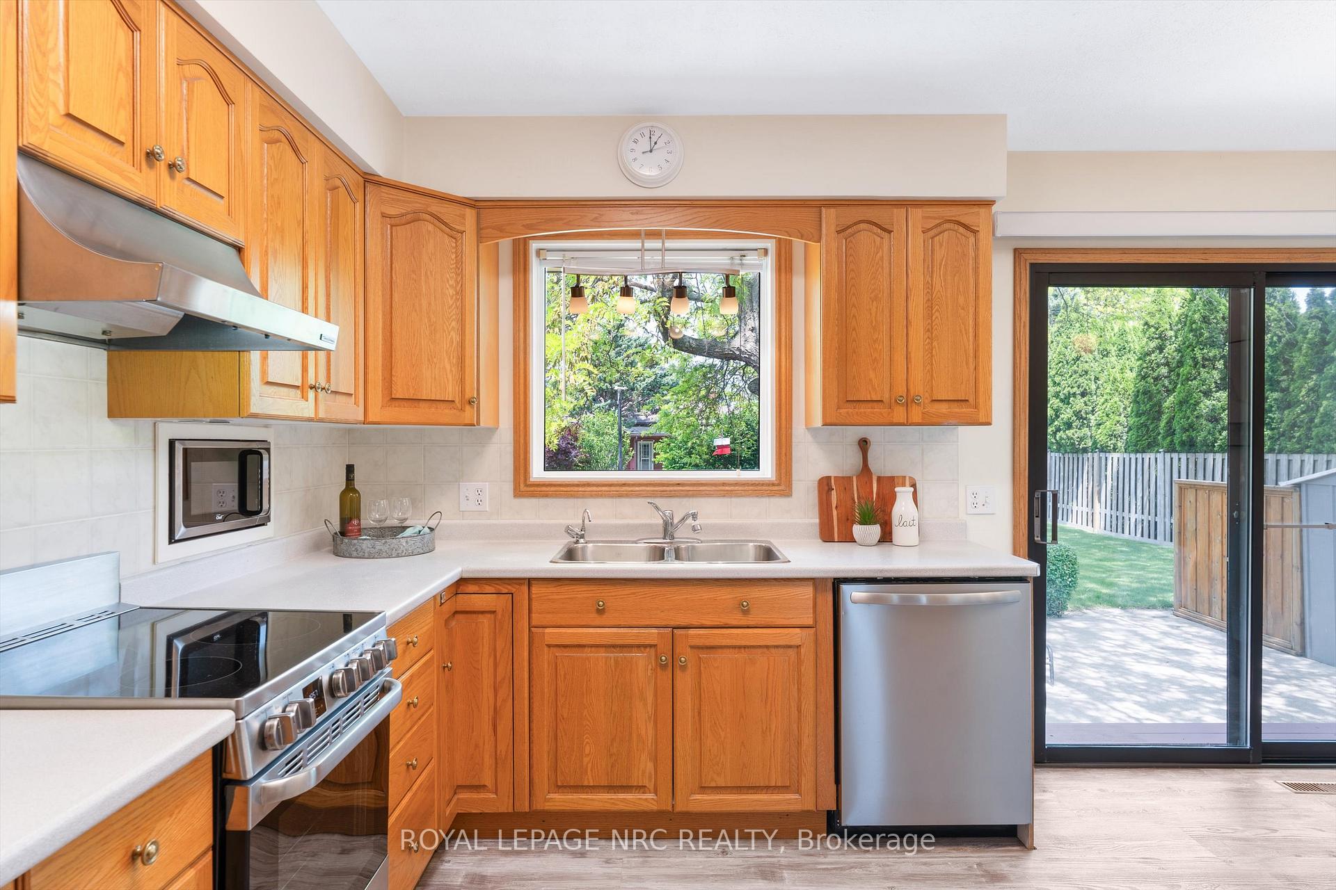 Photo 2 of 47 Parnell Road, St. Catharines, Vine/Linwell — HOMEH