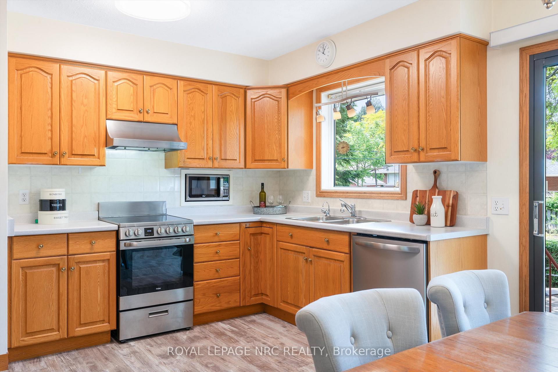 Photo 38 of 47 Parnell Road, St. Catharines, Vine/Linwell — HOMEH