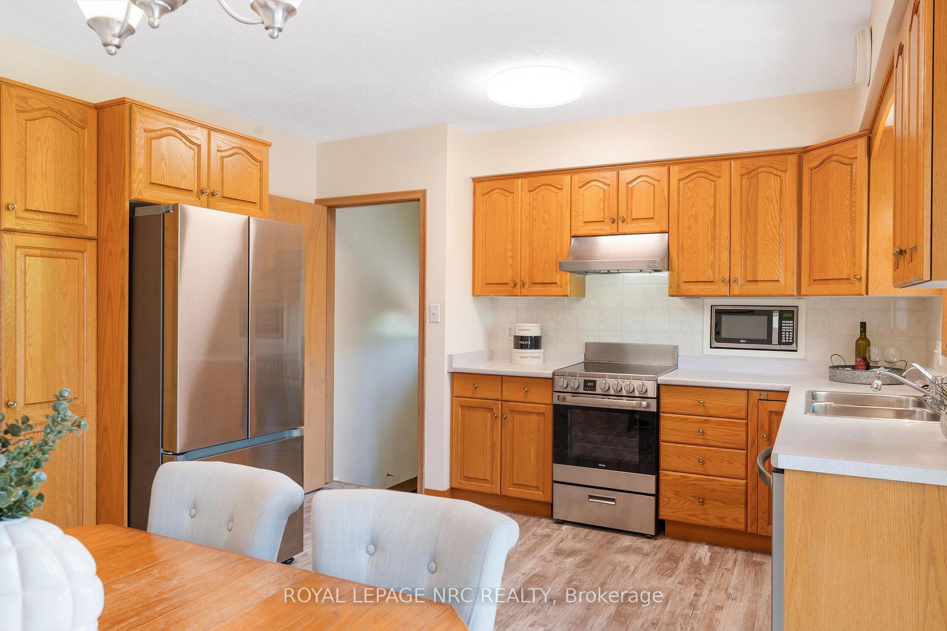 Photo 8 of 47 Parnell Road, St. Catharines, Vine/Linwell — HOMEH