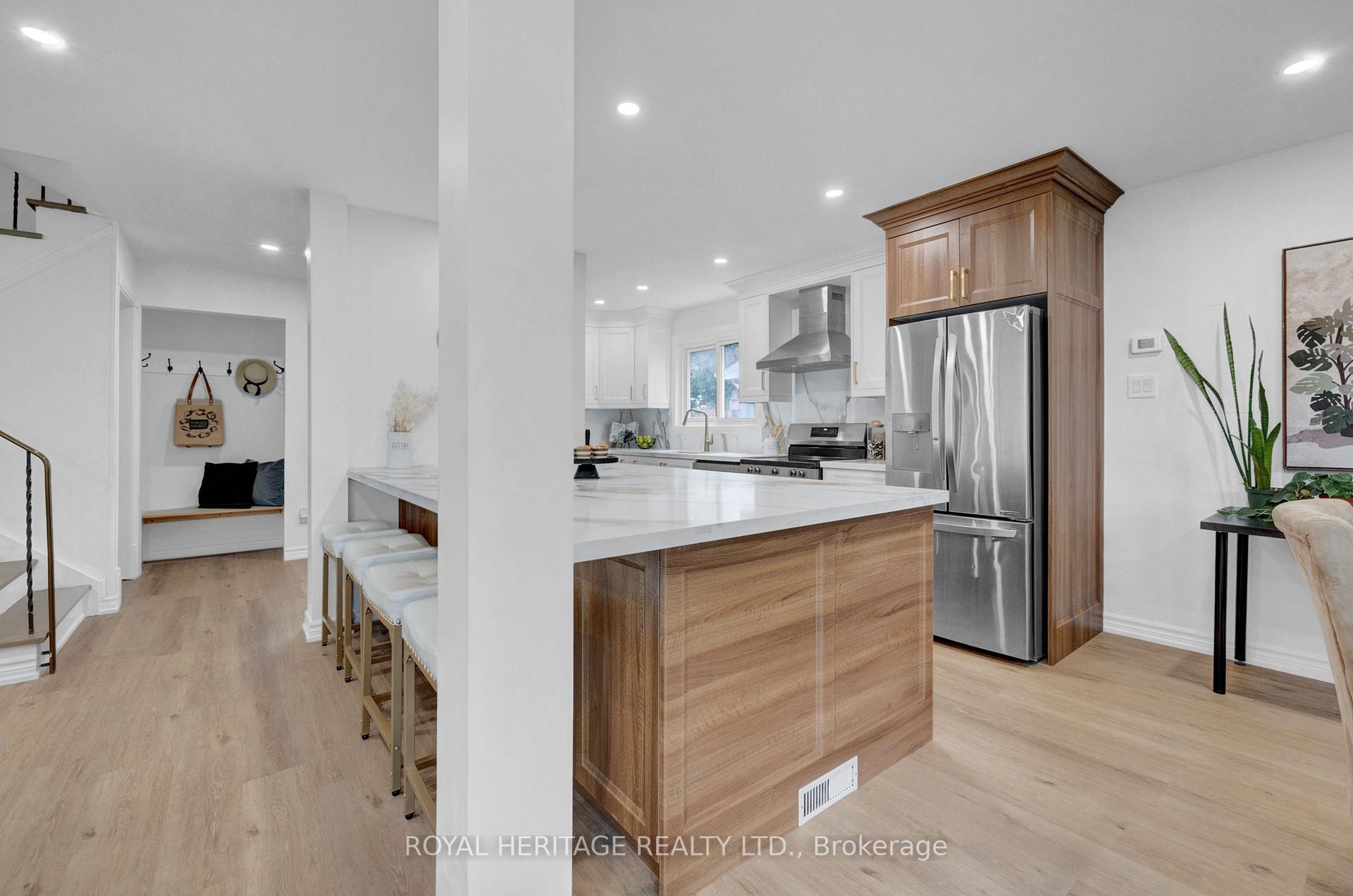 Photo 13 of 557 Berwick Crescent, Oshawa, McLaughlin — HOMEH