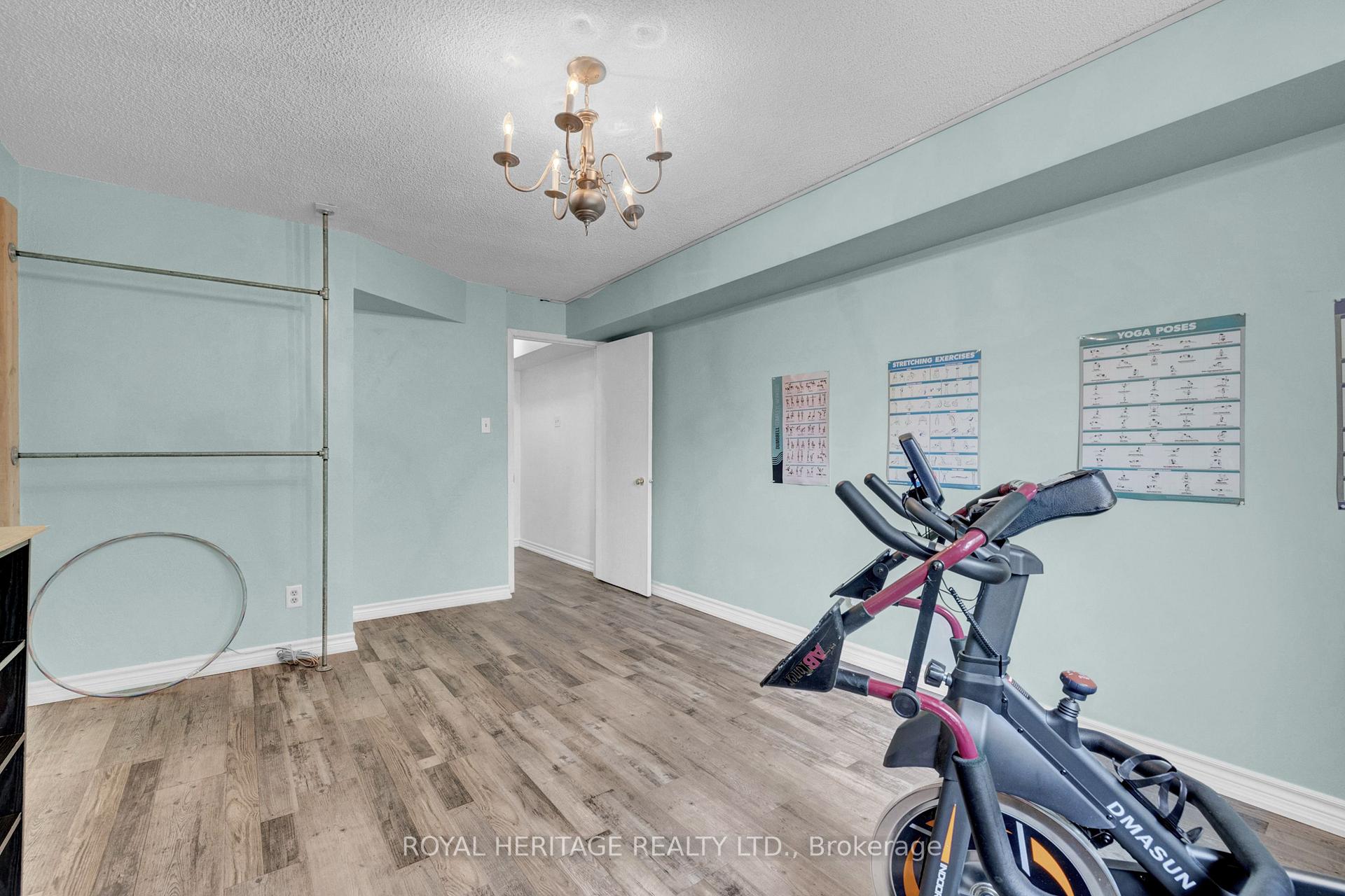 Photo 23 of 557 Berwick Crescent, Oshawa, McLaughlin — HOMEH