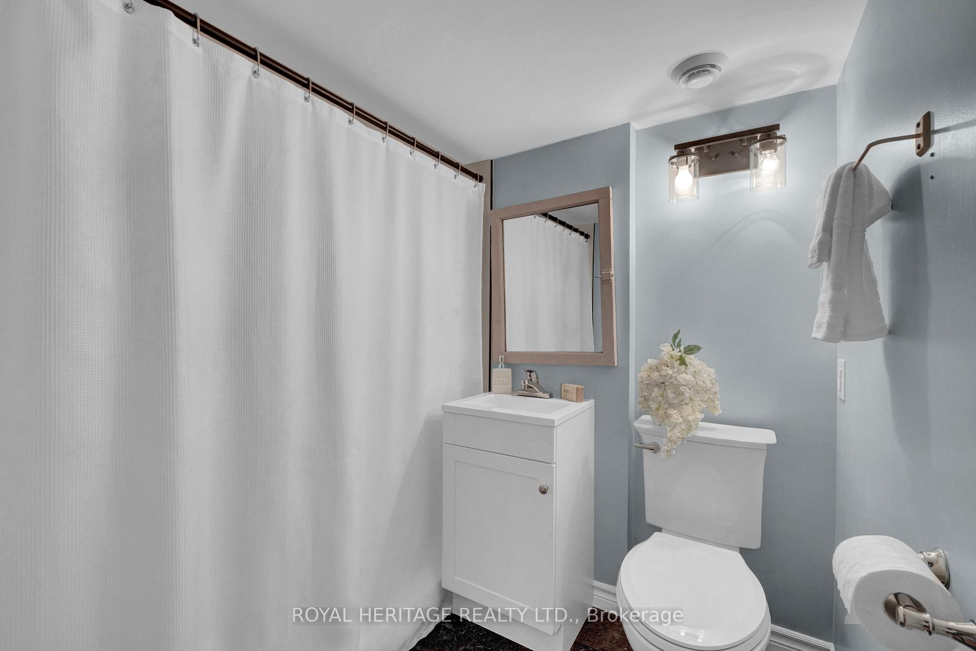 Photo 29 of 557 Berwick Crescent, Oshawa, McLaughlin — HOMEH