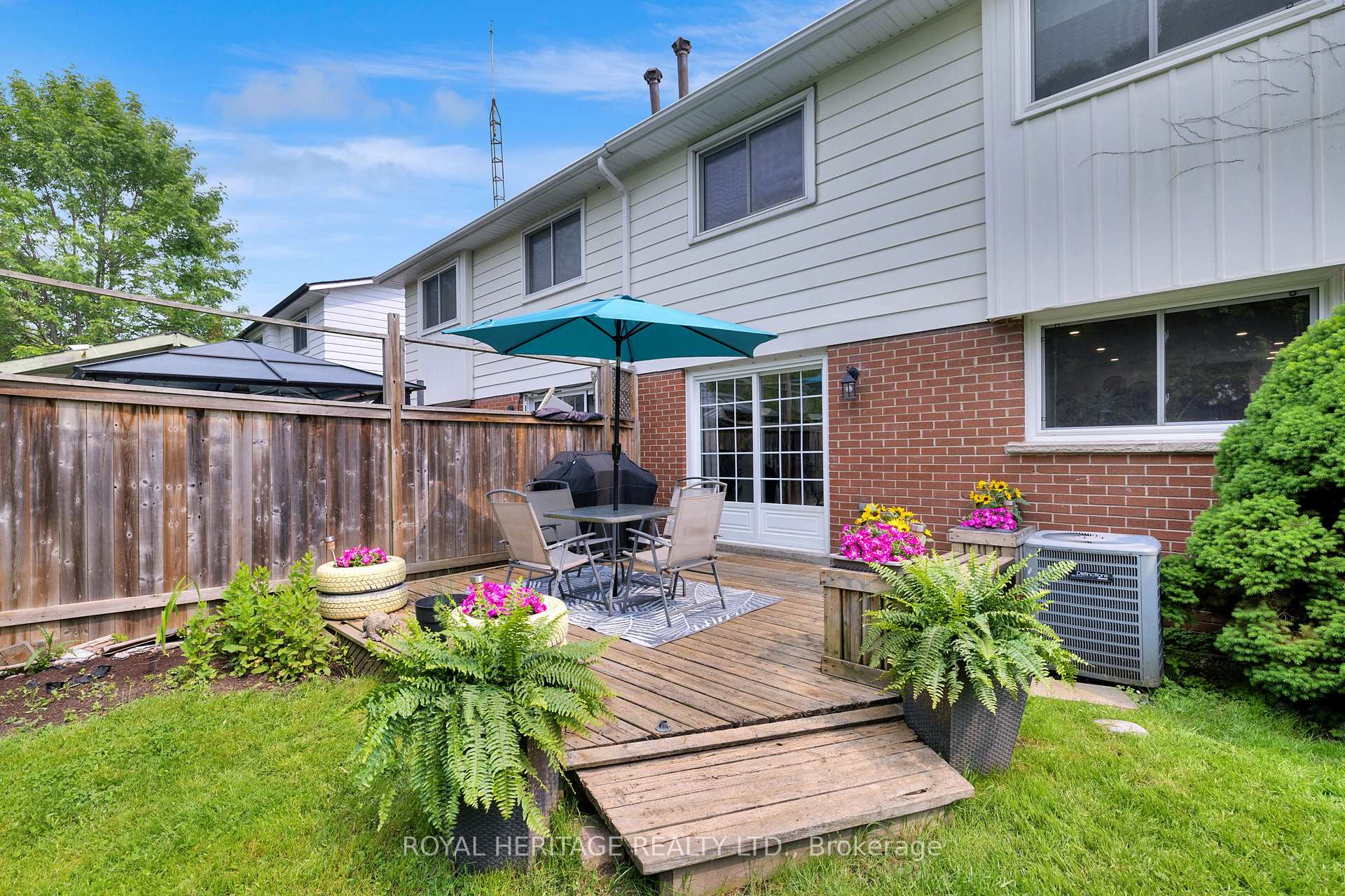 Photo 33 of 557 Berwick Crescent, Oshawa, McLaughlin — HOMEH