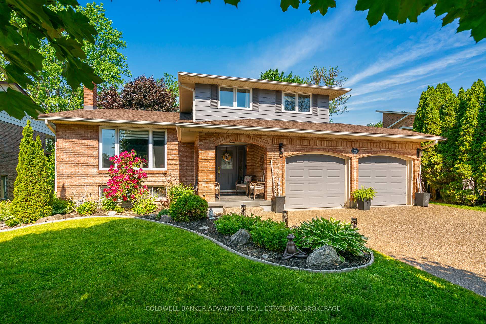 Photo 2 of 22 Vinemount Drive, Pelham, Fonthill — HOMEH