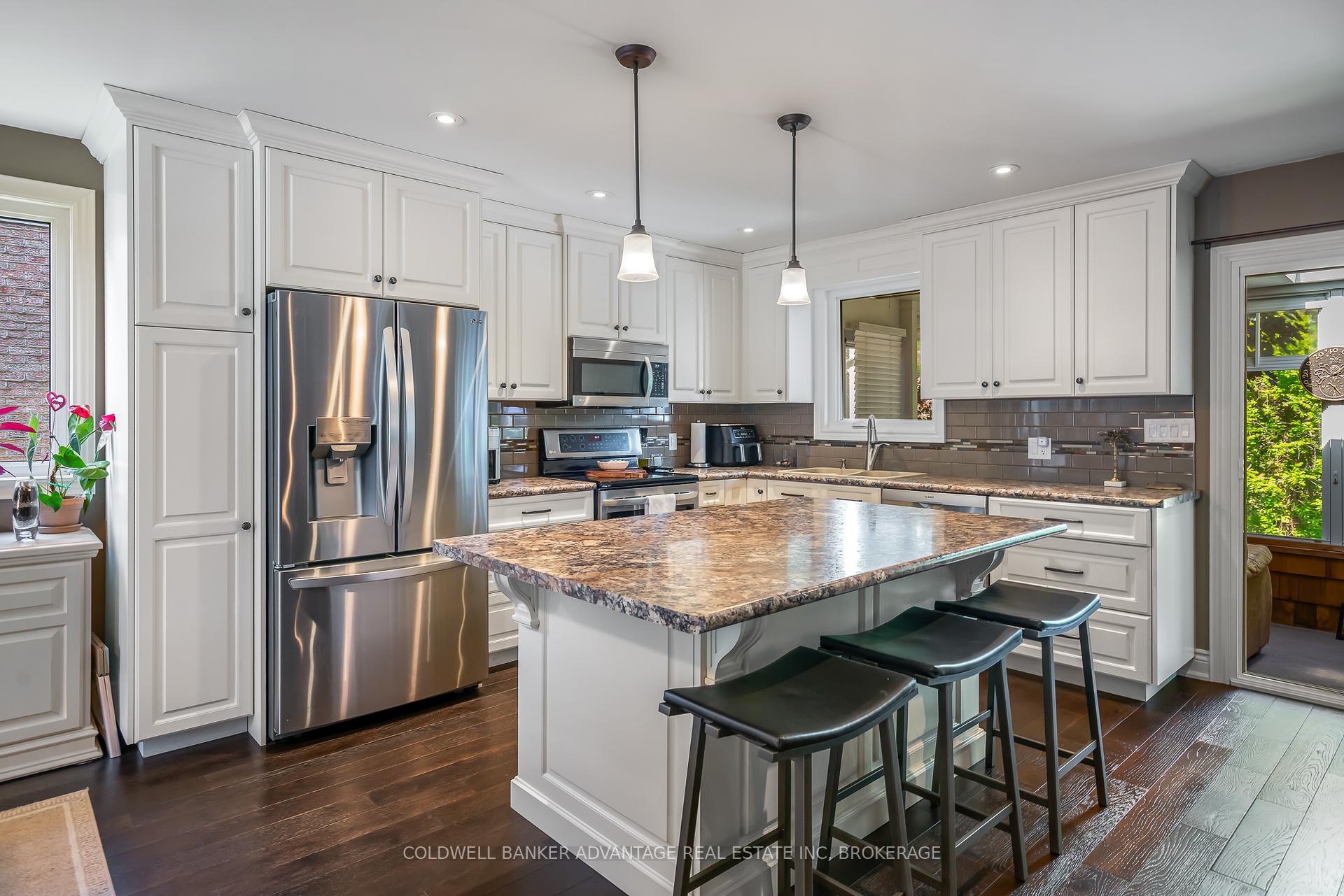 Photo 3 of 22 Vinemount Drive, Pelham, Fonthill — HOMEH