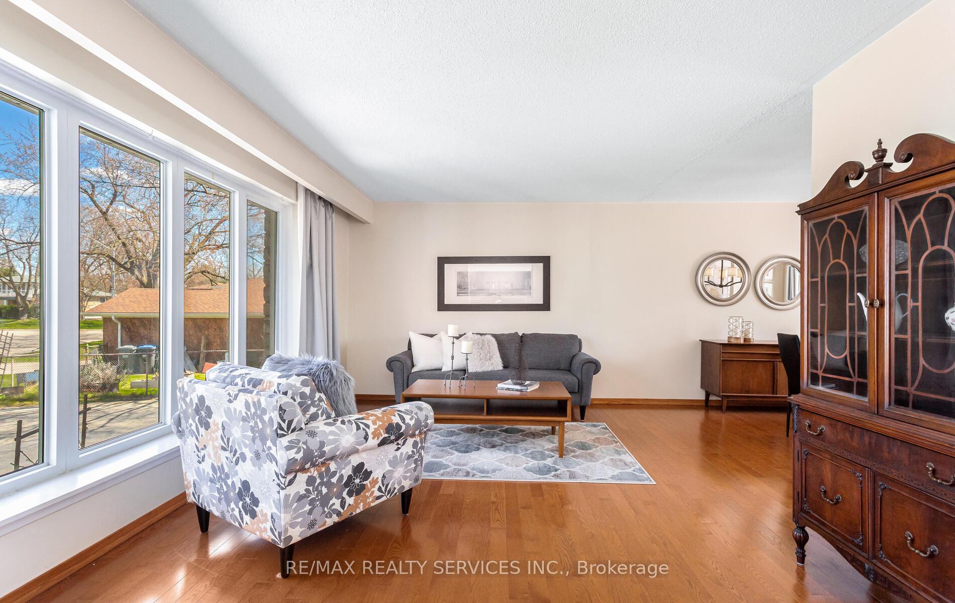 Photo 6 of 4 Richmond Drive, Brampton, Brampton East — HOMEH