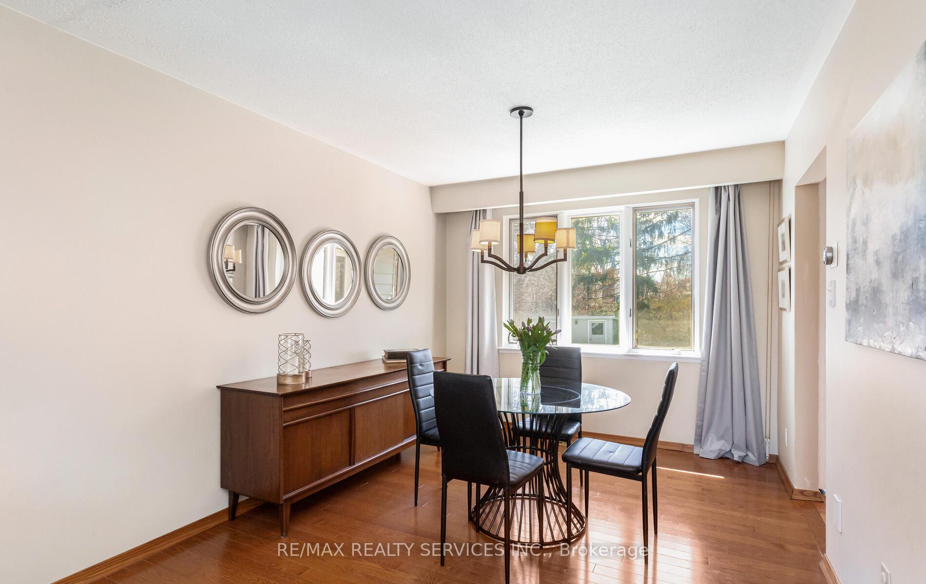 Photo 8 of 4 Richmond Drive, Brampton, Brampton East — HOMEH