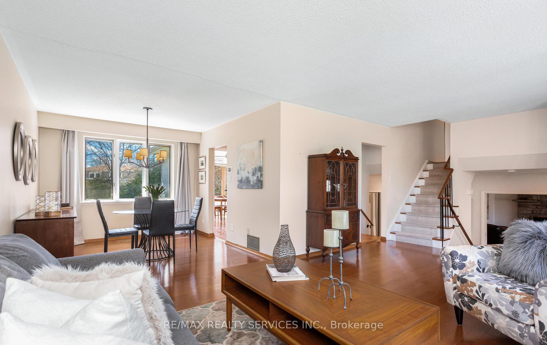 Photo 11 of 4 Richmond Drive, Brampton, Brampton East — HOMEH