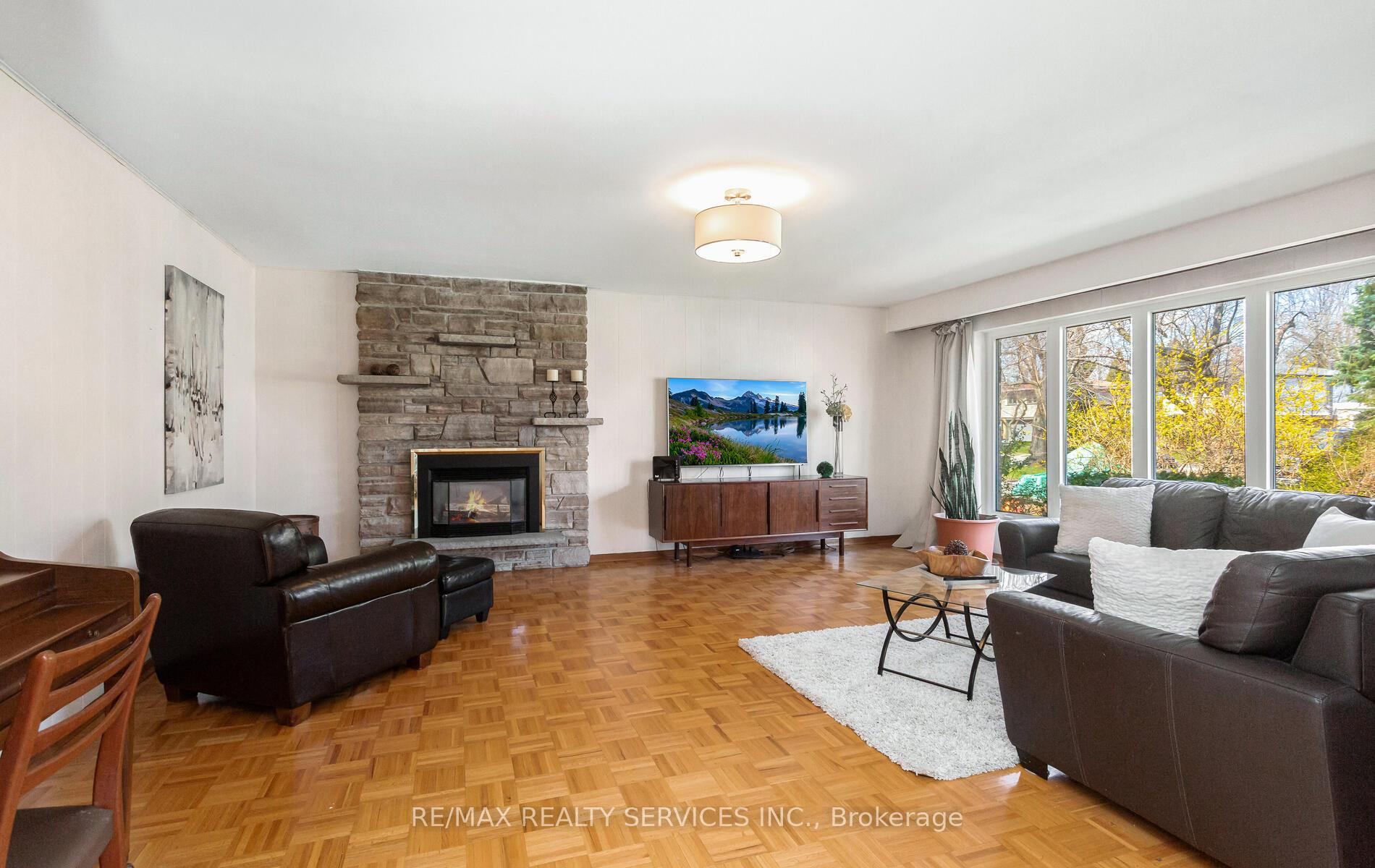 Photo 15 of 4 Richmond Drive, Brampton, Brampton East — HOMEH