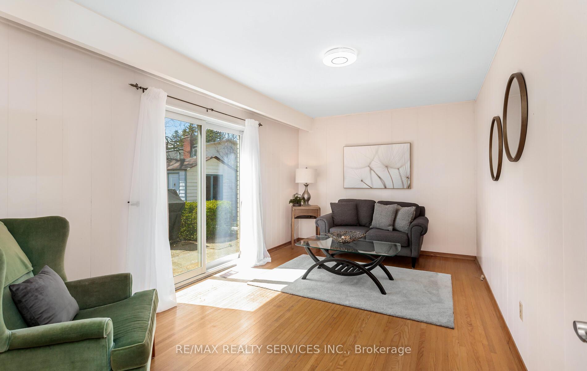 Photo 12 of 4 Richmond Drive, Brampton, Brampton East — HOMEH