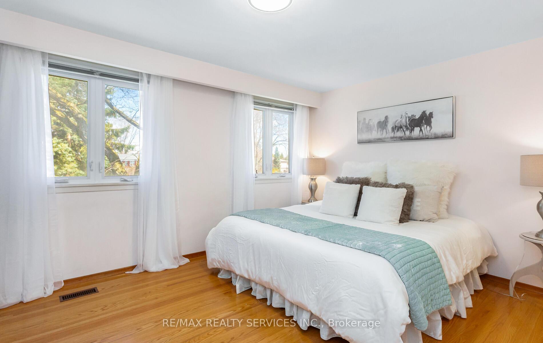 Photo 14 of 4 Richmond Drive, Brampton, Brampton East — HOMEH