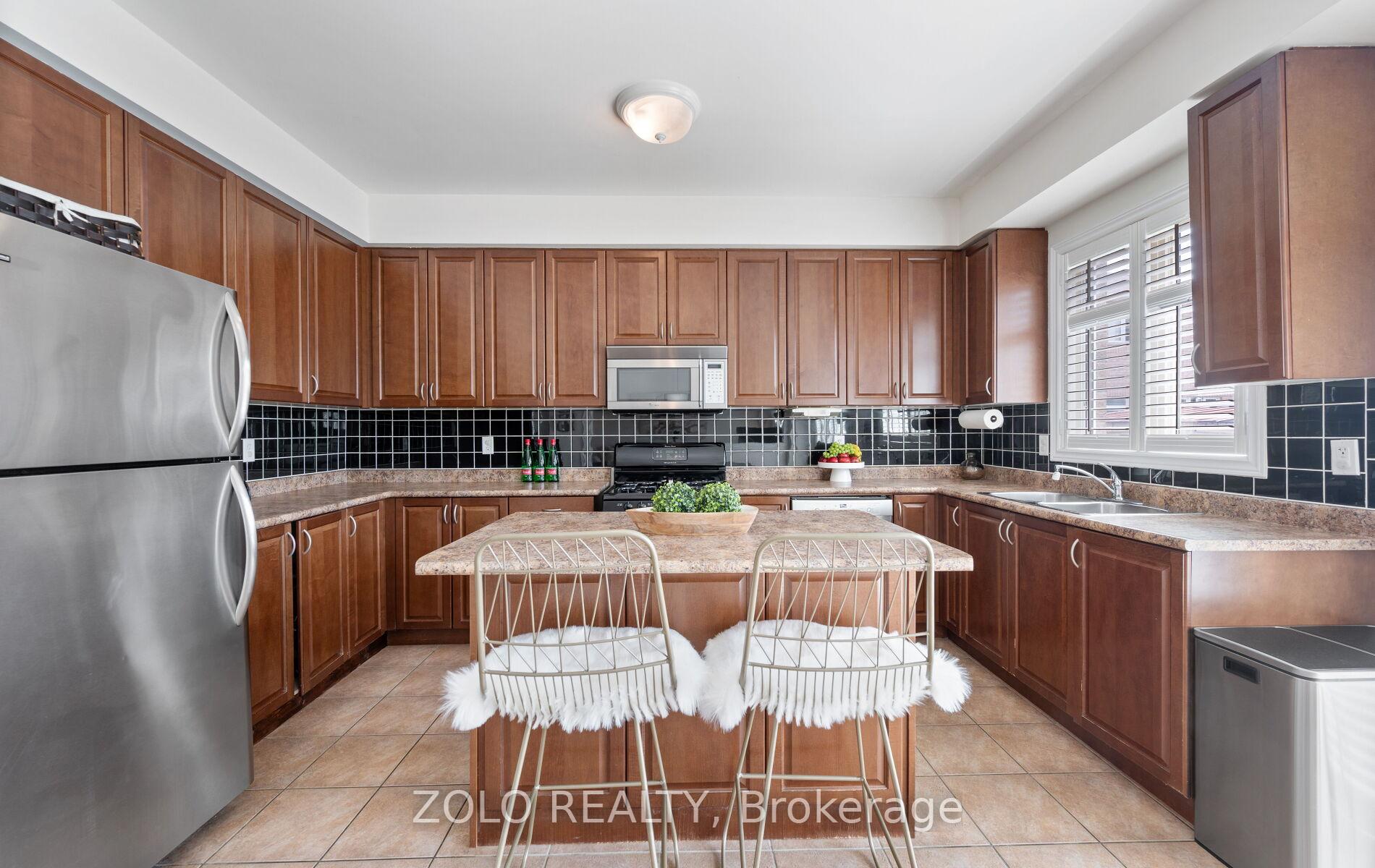 Photo 7 of 13 Putnam Drive, Brampton, Fletcher's Meadow — HOMEH