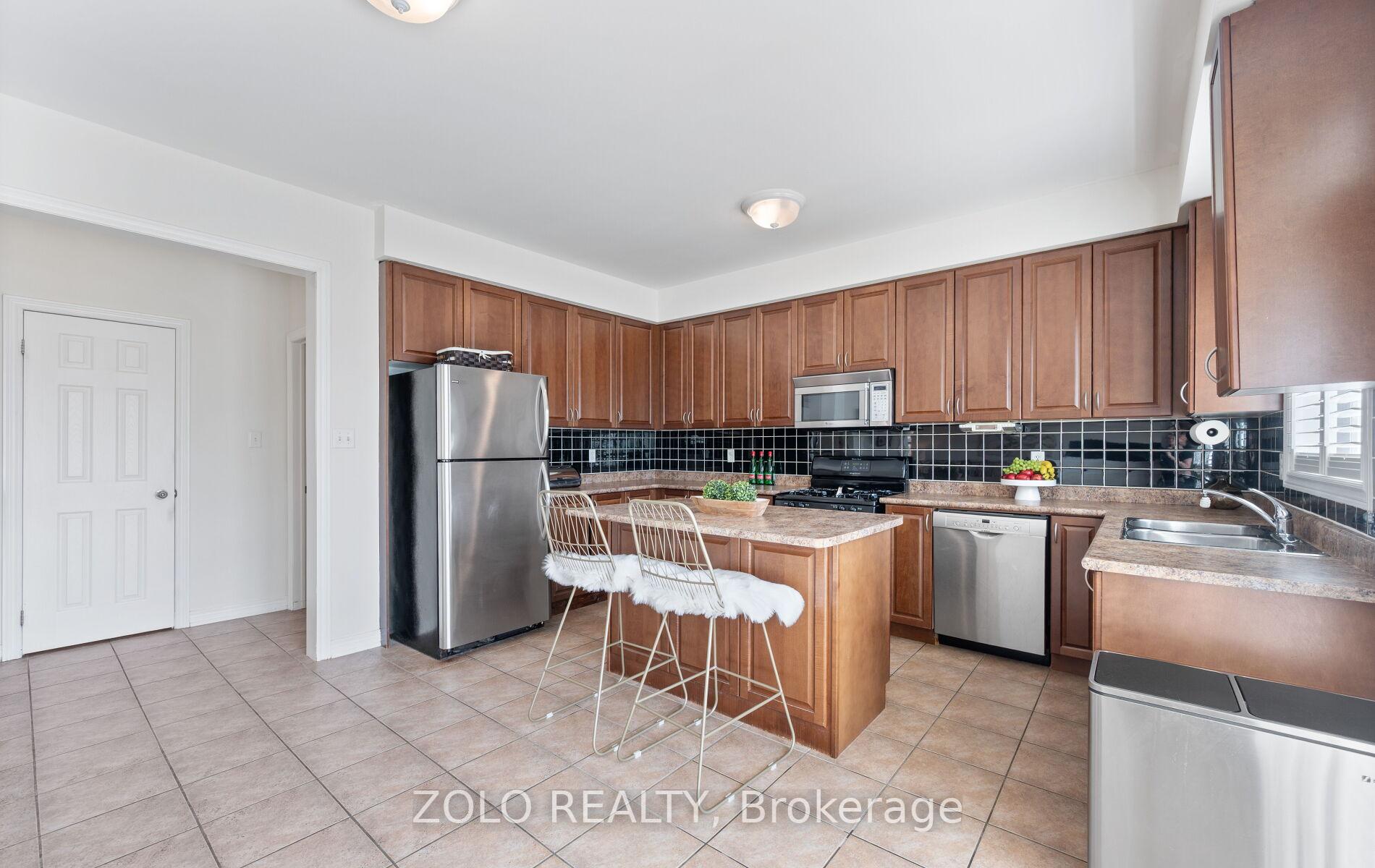 Photo 17 of 13 Putnam Drive, Brampton, Fletcher's Meadow — HOMEH