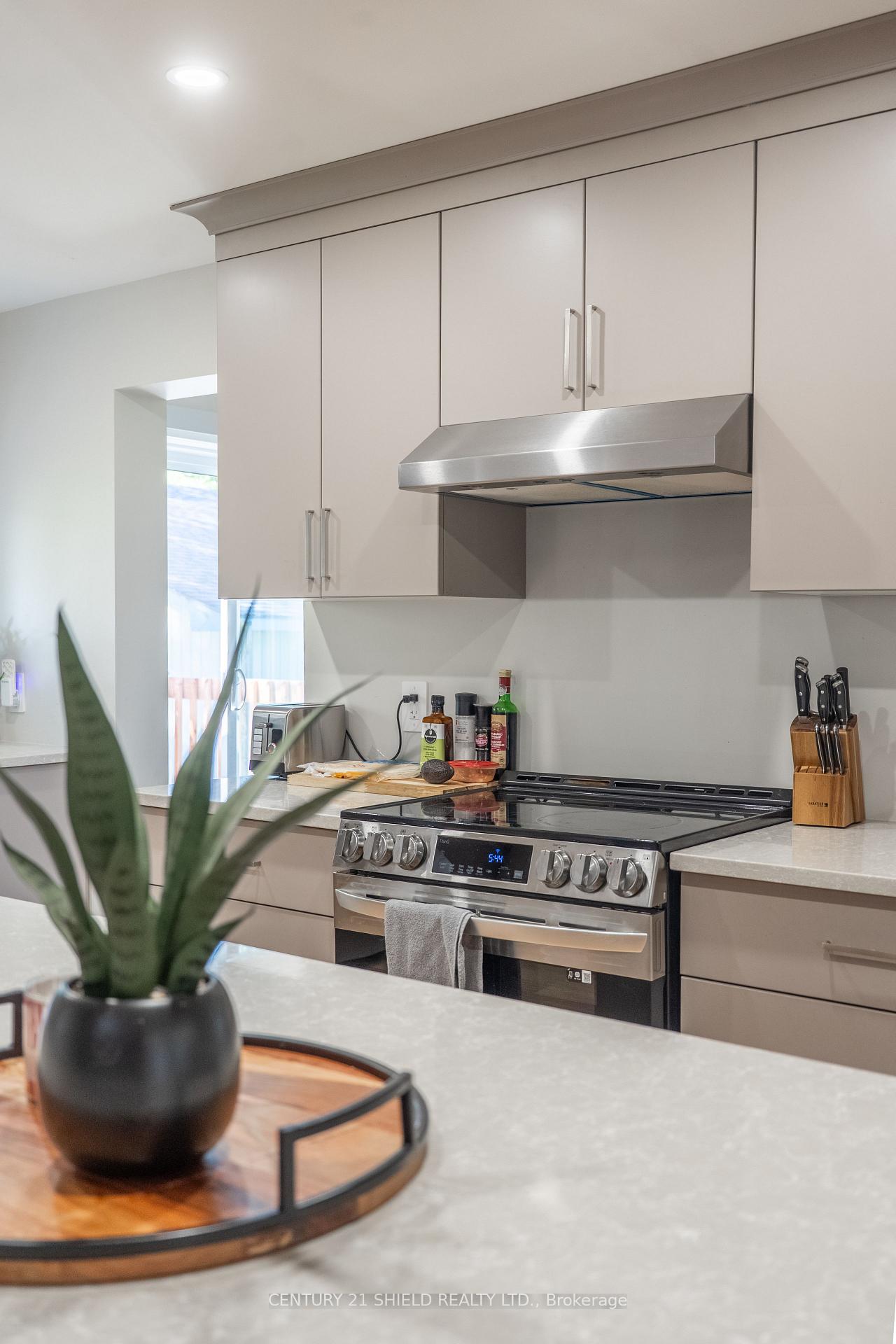 Photo 15 of 907 2nd Street W, Cornwall — HOMEH