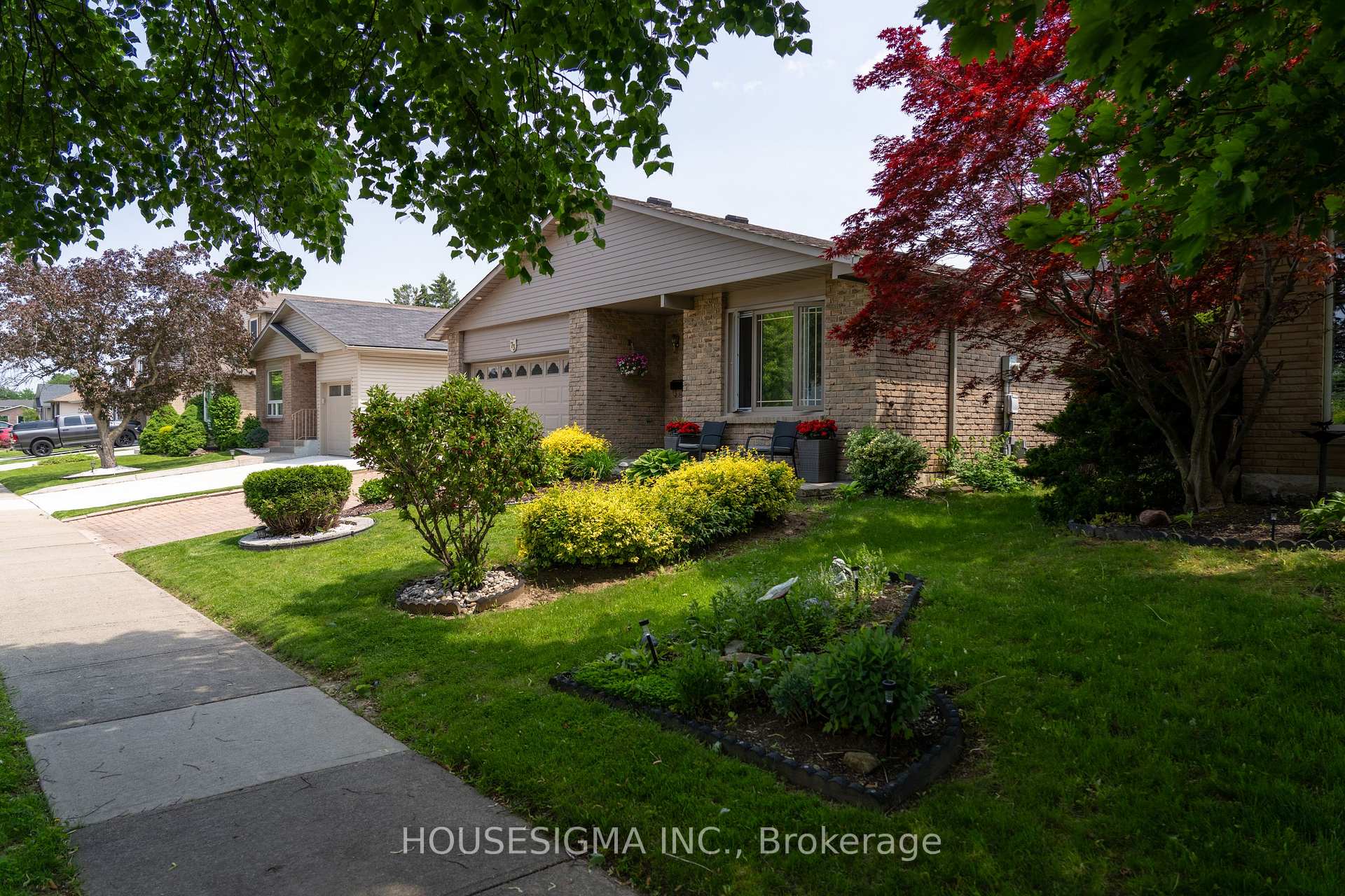 Photo 8 of 73 Athenia Drive, Hamilton, Stoney Creek Mountain — HOMEH