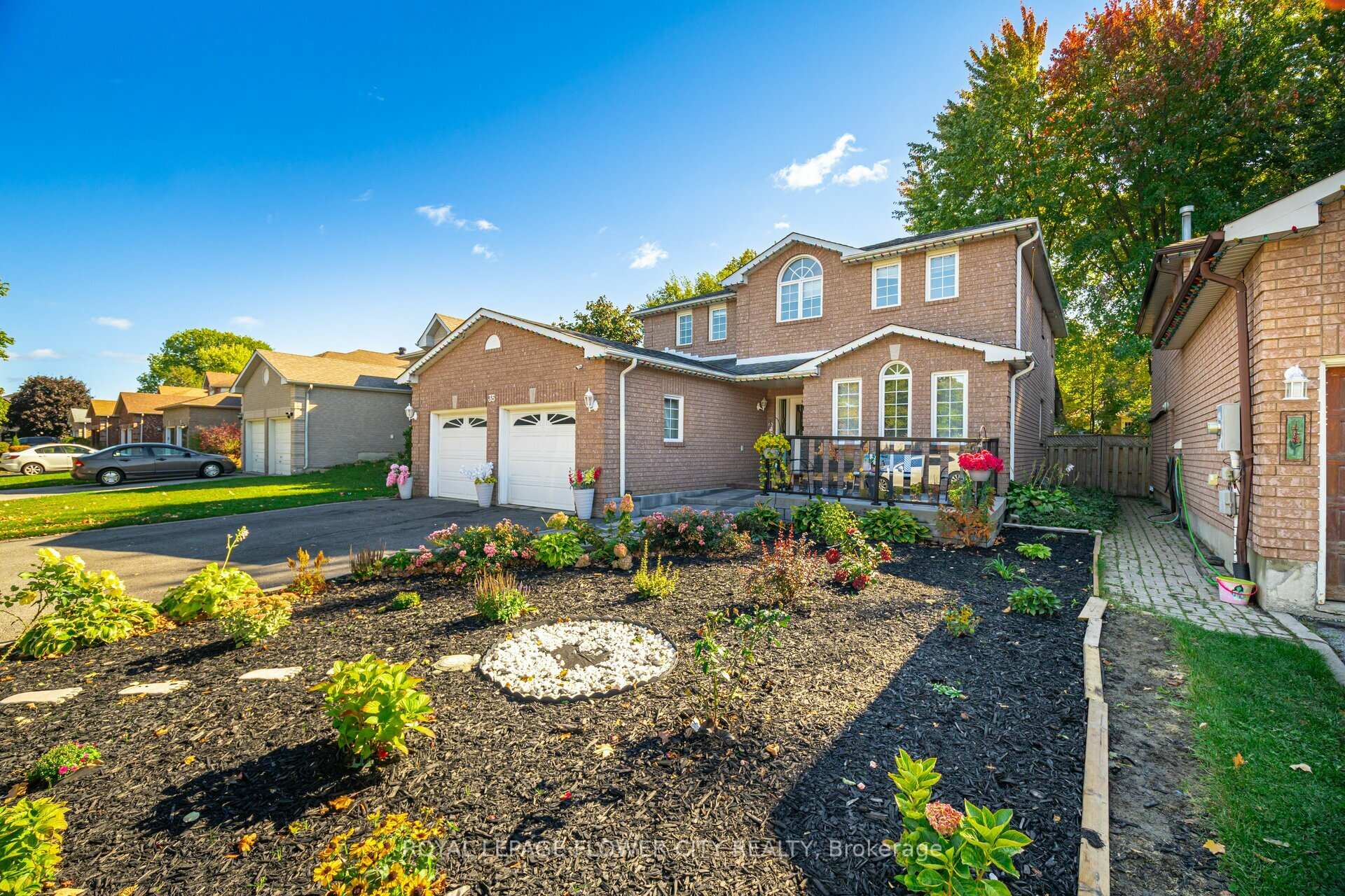 Photo 2 of 35 Jones Drive, Barrie, Grove East — HOMEH