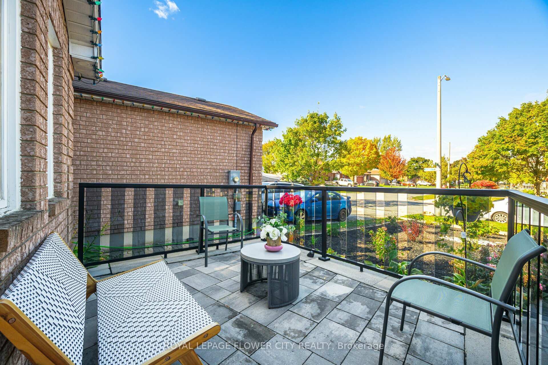 Photo 10 of 35 Jones Drive, Barrie, Grove East — HOMEH