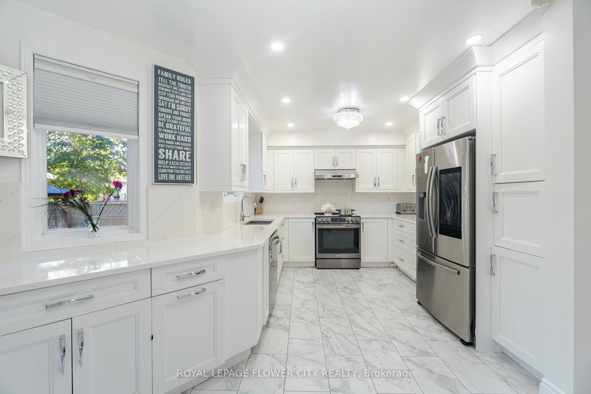 Photo 6 of 35 Jones Drive, Barrie, Grove East — HOMEH