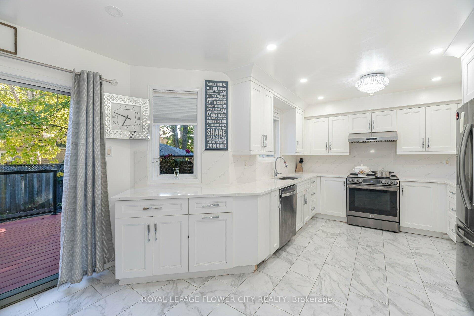 Photo 24 of 35 Jones Drive, Barrie, Grove East — HOMEH