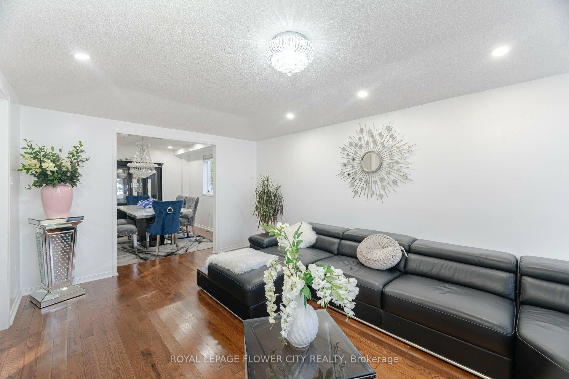 Photo 7 of 35 Jones Drive, Barrie, Grove East — HOMEH