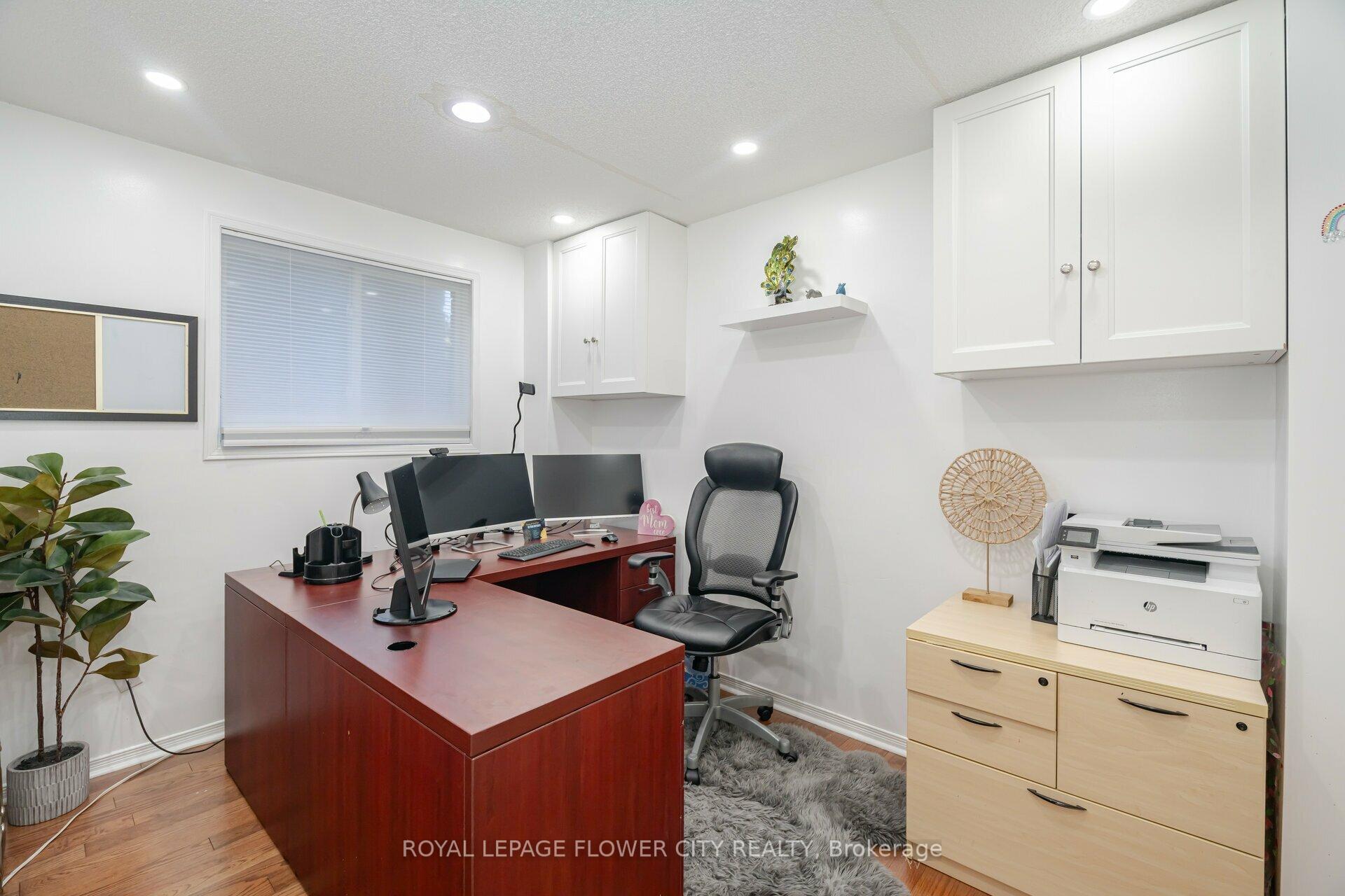 Photo 15 of 35 Jones Drive, Barrie, Grove East — HOMEH