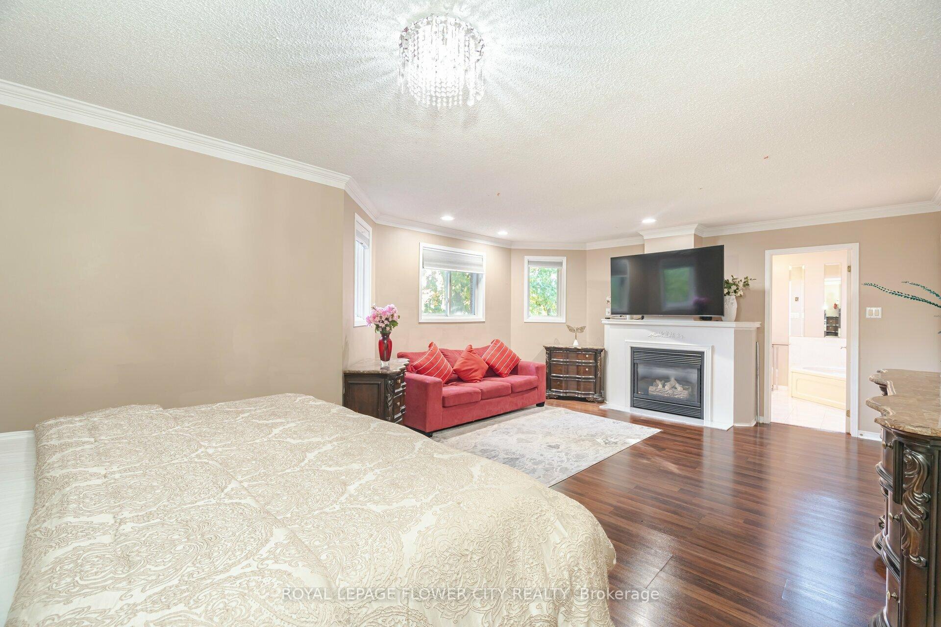 Photo 17 of 35 Jones Drive, Barrie, Grove East — HOMEH