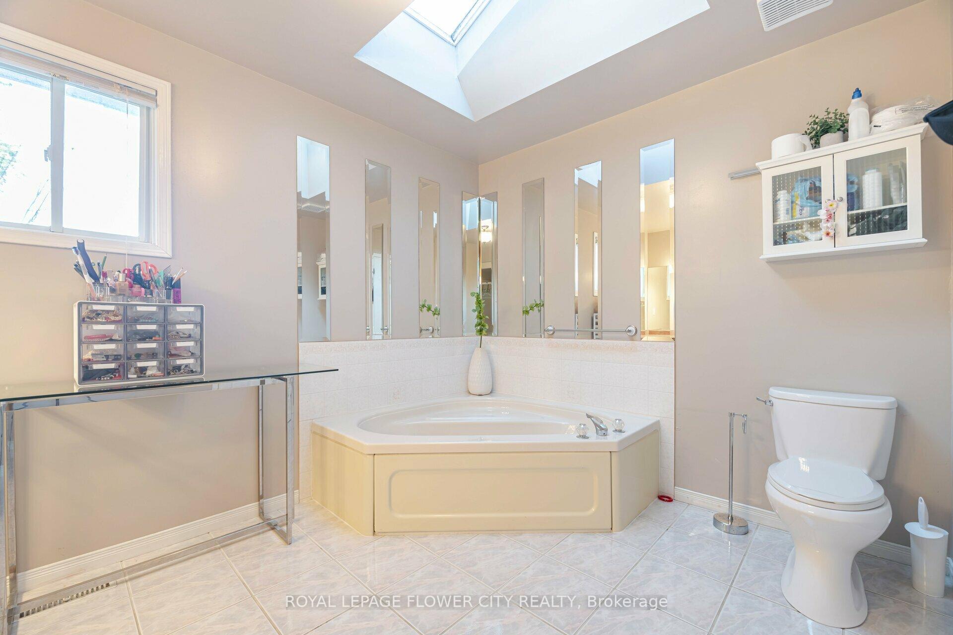 Photo 14 of 35 Jones Drive, Barrie, Grove East — HOMEH