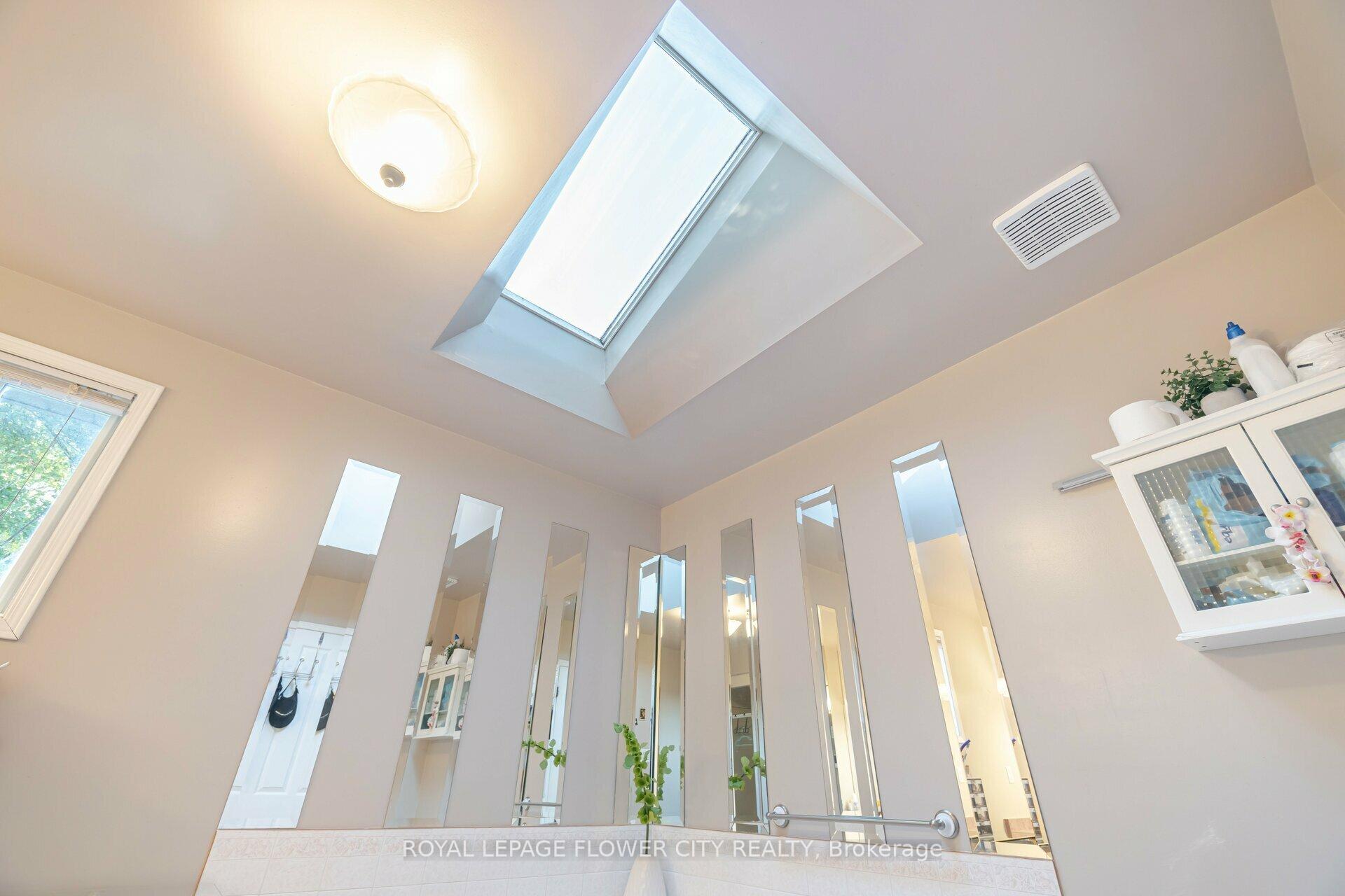 Photo 11 of 35 Jones Drive, Barrie, Grove East — HOMEH
