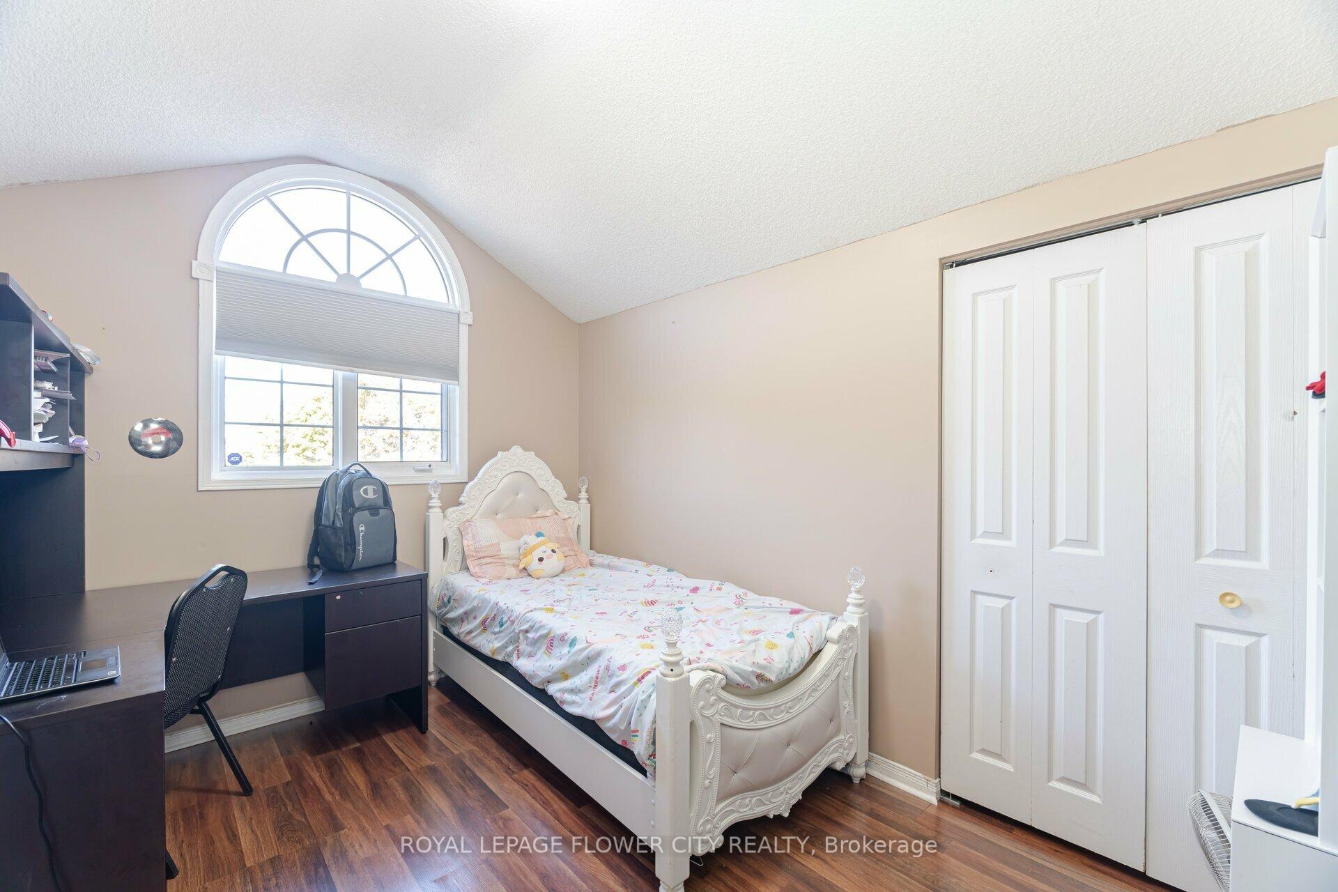 Photo 38 of 35 Jones Drive, Barrie, Grove East — HOMEH