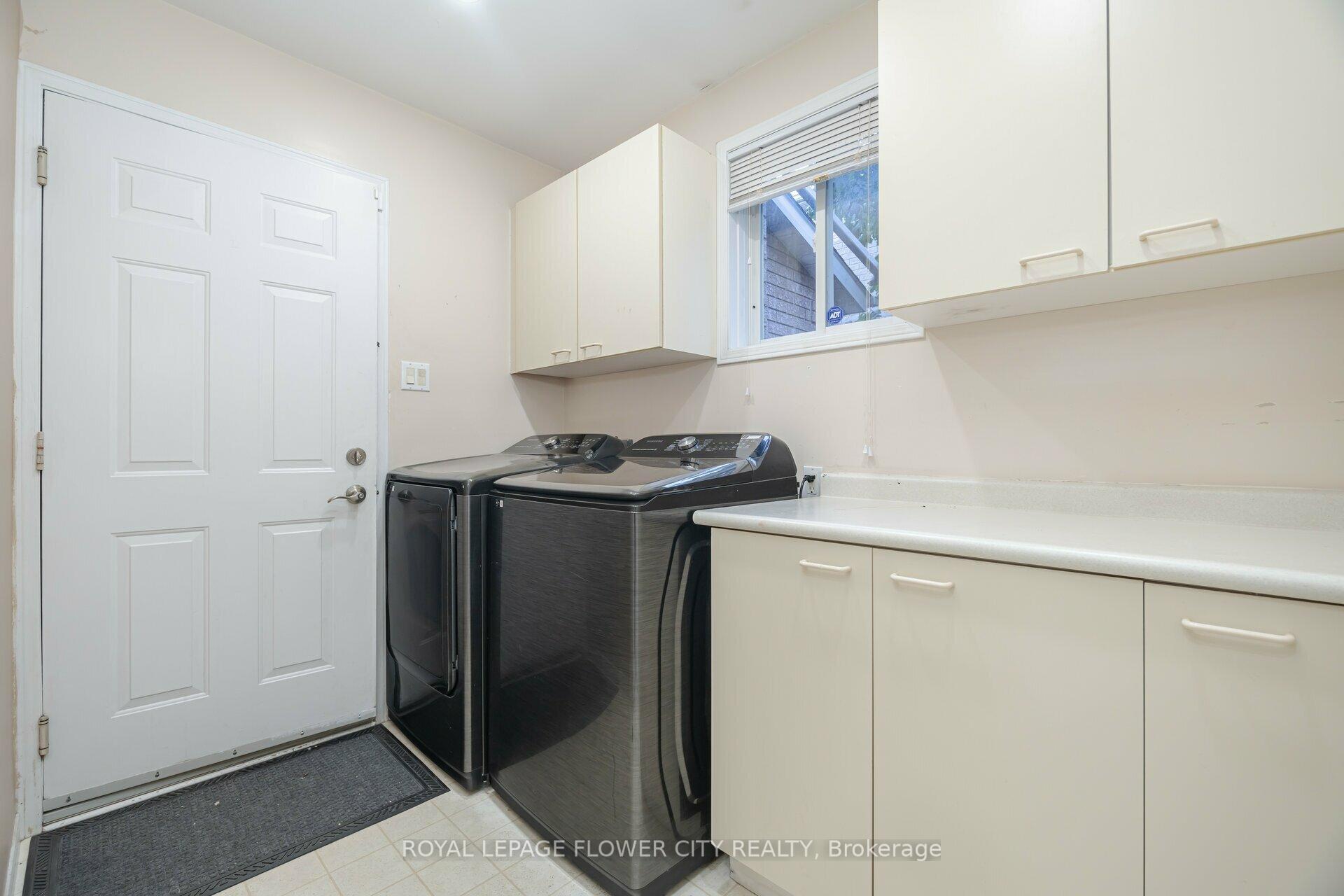 Photo 32 of 35 Jones Drive, Barrie, Grove East — HOMEH