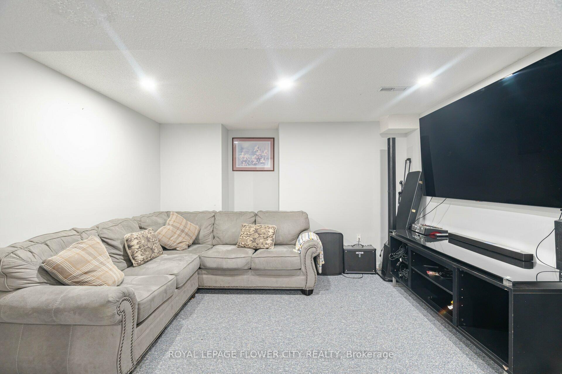 Photo 26 of 35 Jones Drive, Barrie, Grove East — HOMEH
