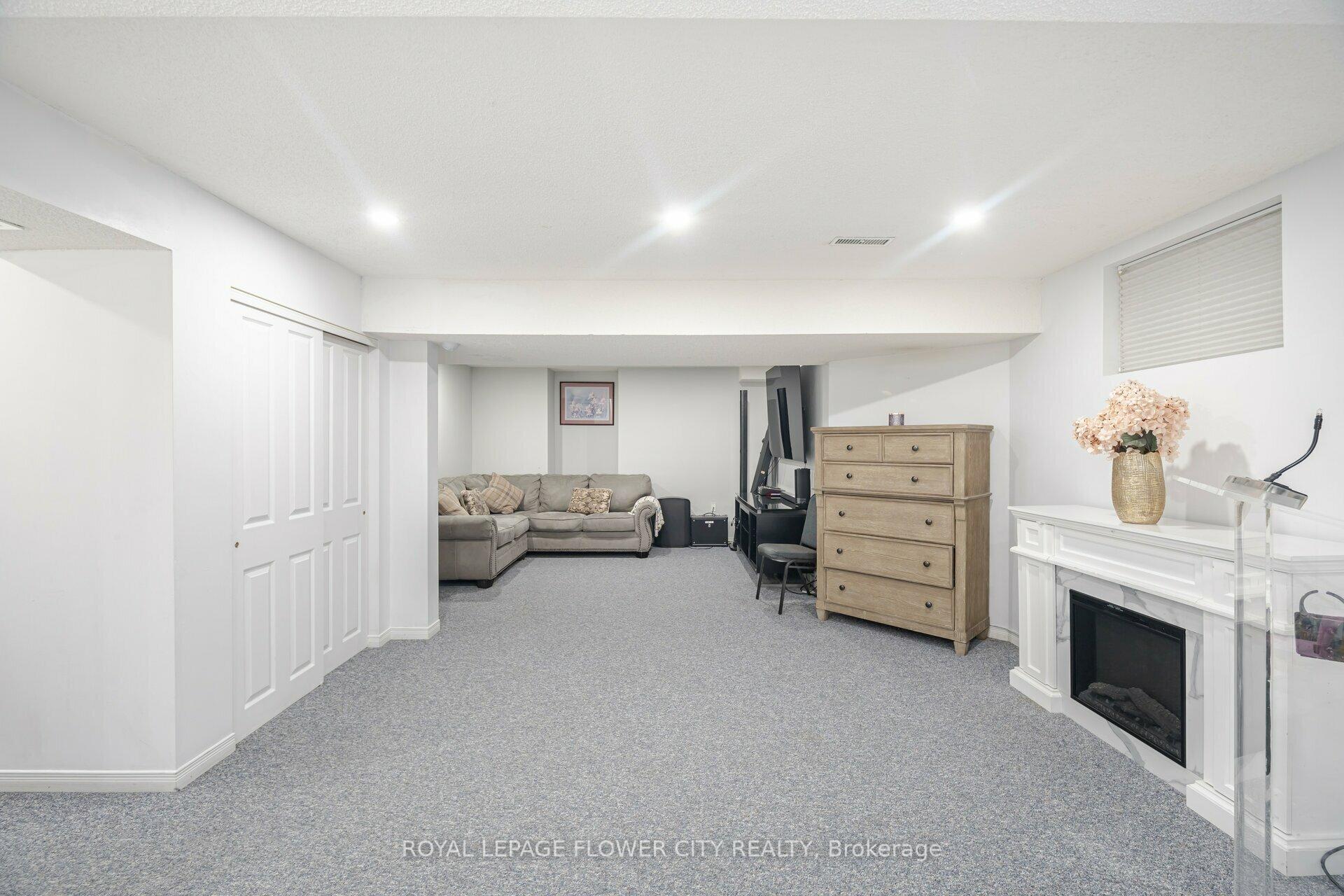 Photo 21 of 35 Jones Drive, Barrie, Grove East — HOMEH