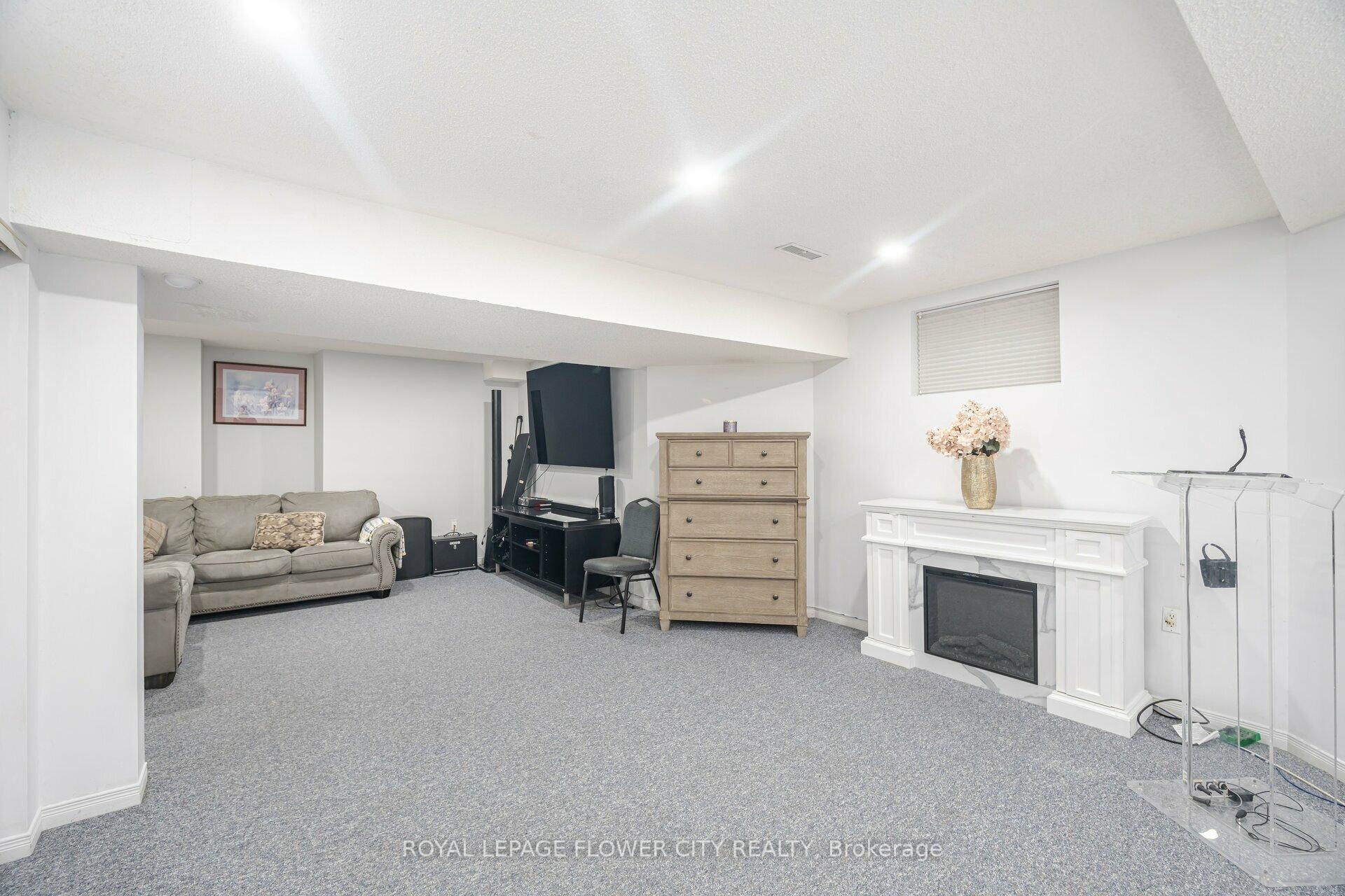 Photo 23 of 35 Jones Drive, Barrie, Grove East — HOMEH