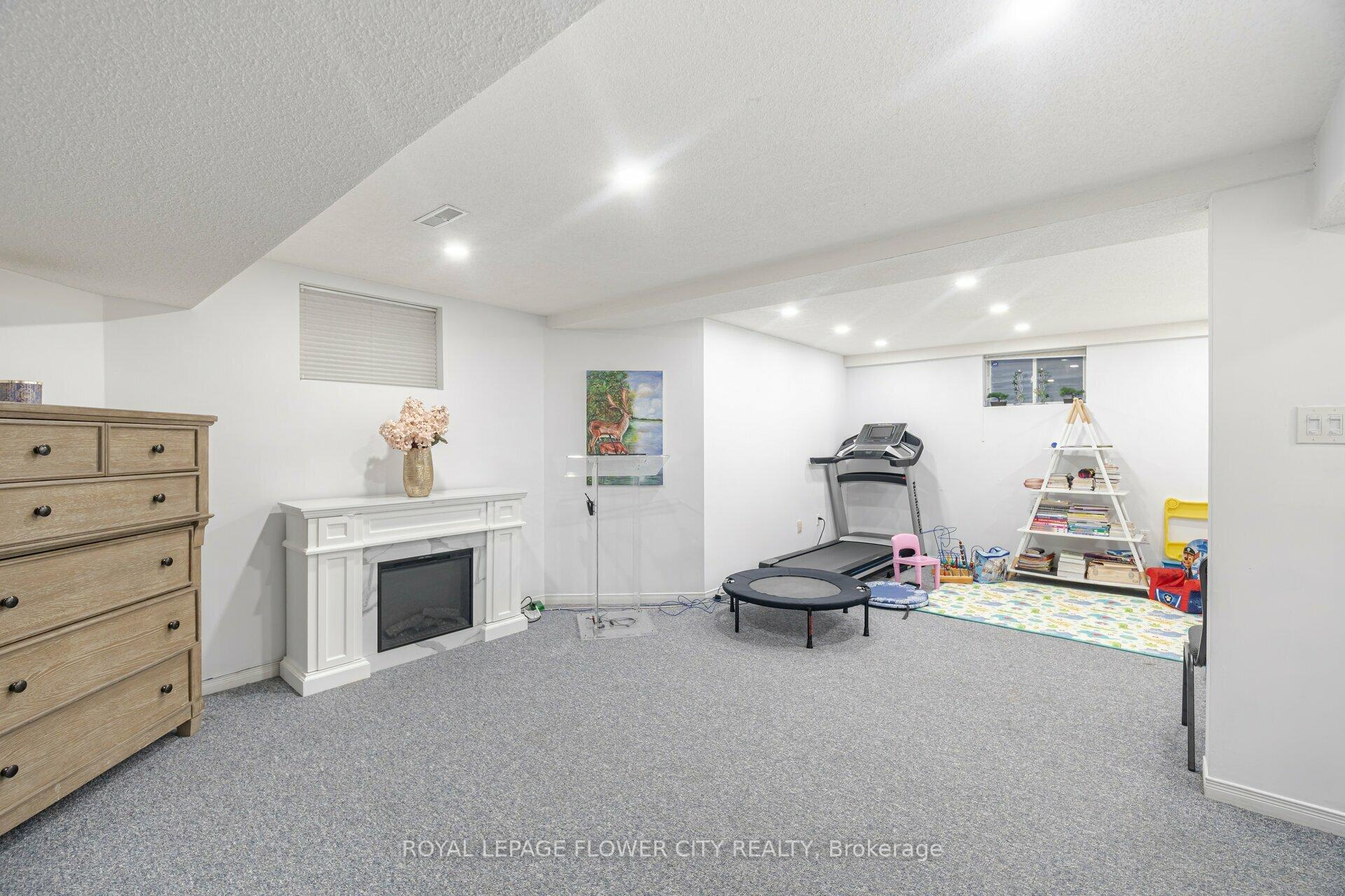 Photo 44 of 35 Jones Drive, Barrie, Grove East — HOMEH