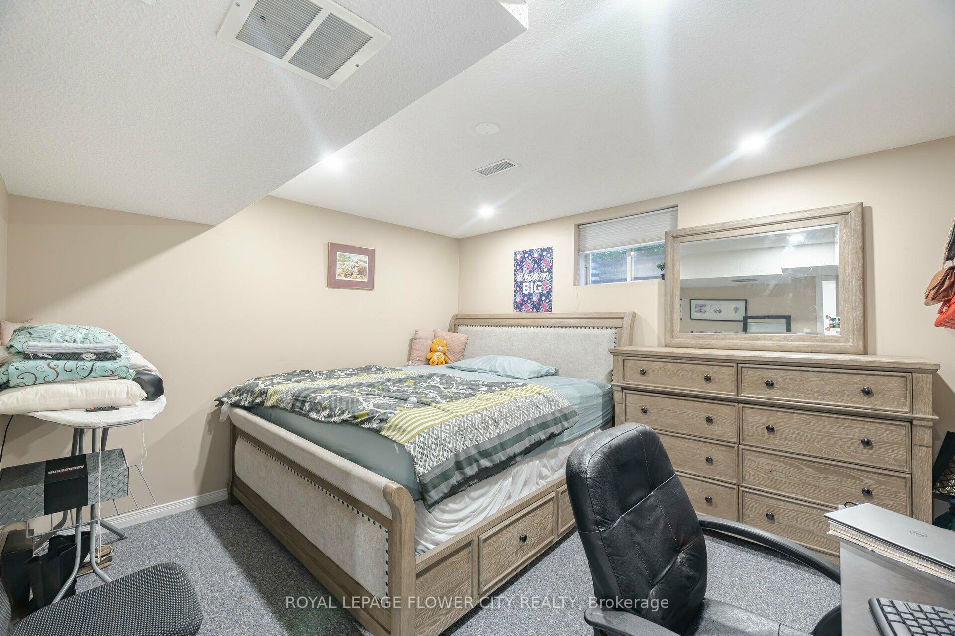 Photo 25 of 35 Jones Drive, Barrie, Grove East — HOMEH