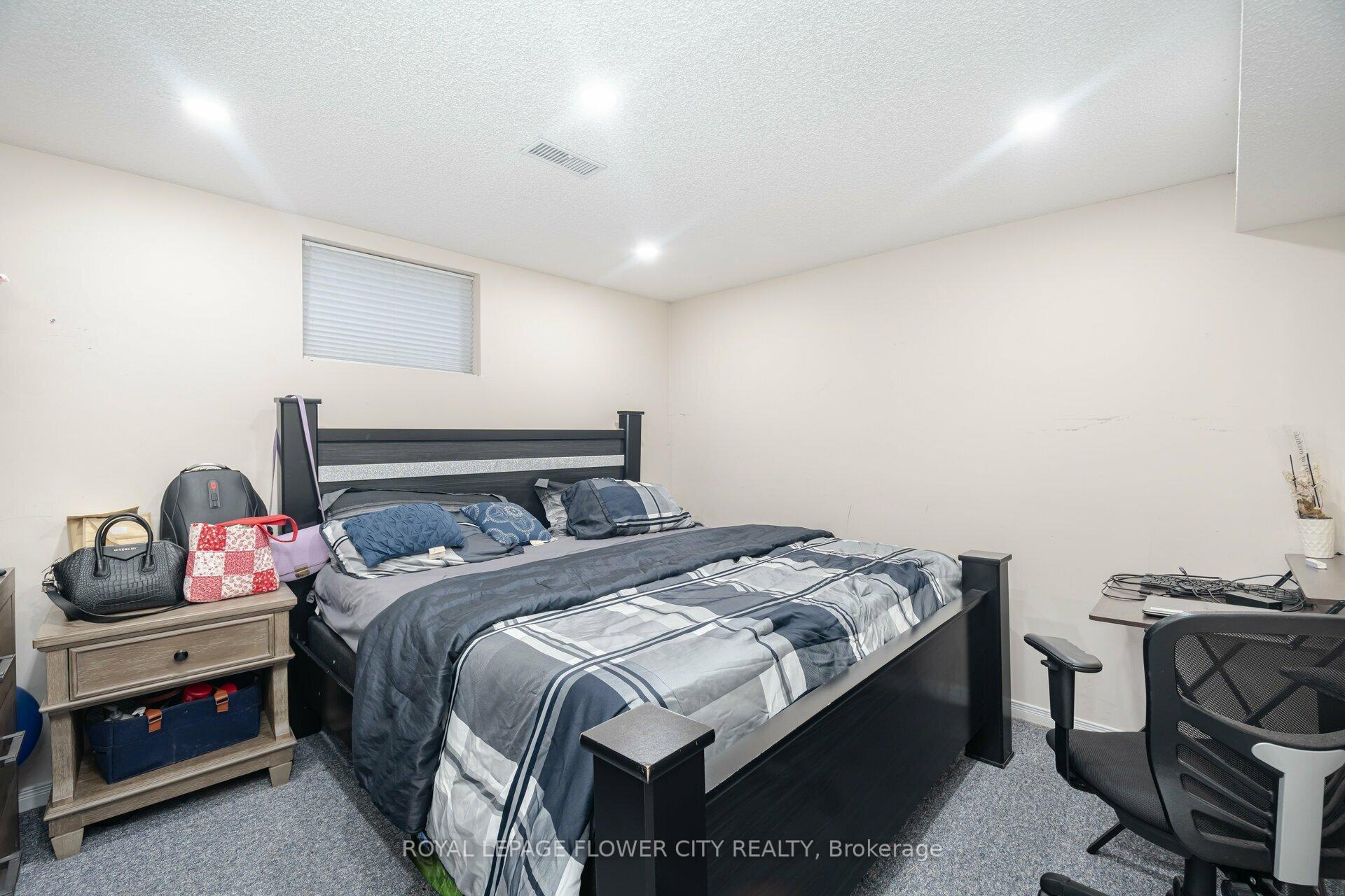 Photo 27 of 35 Jones Drive, Barrie, Grove East — HOMEH