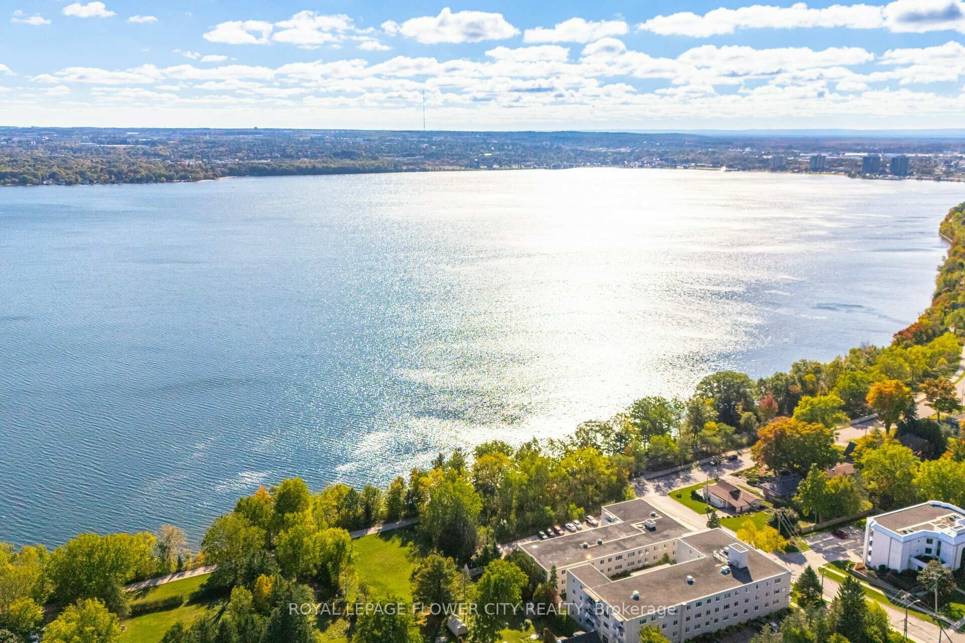 Photo 31 of 35 Jones Drive, Barrie, Grove East — HOMEH