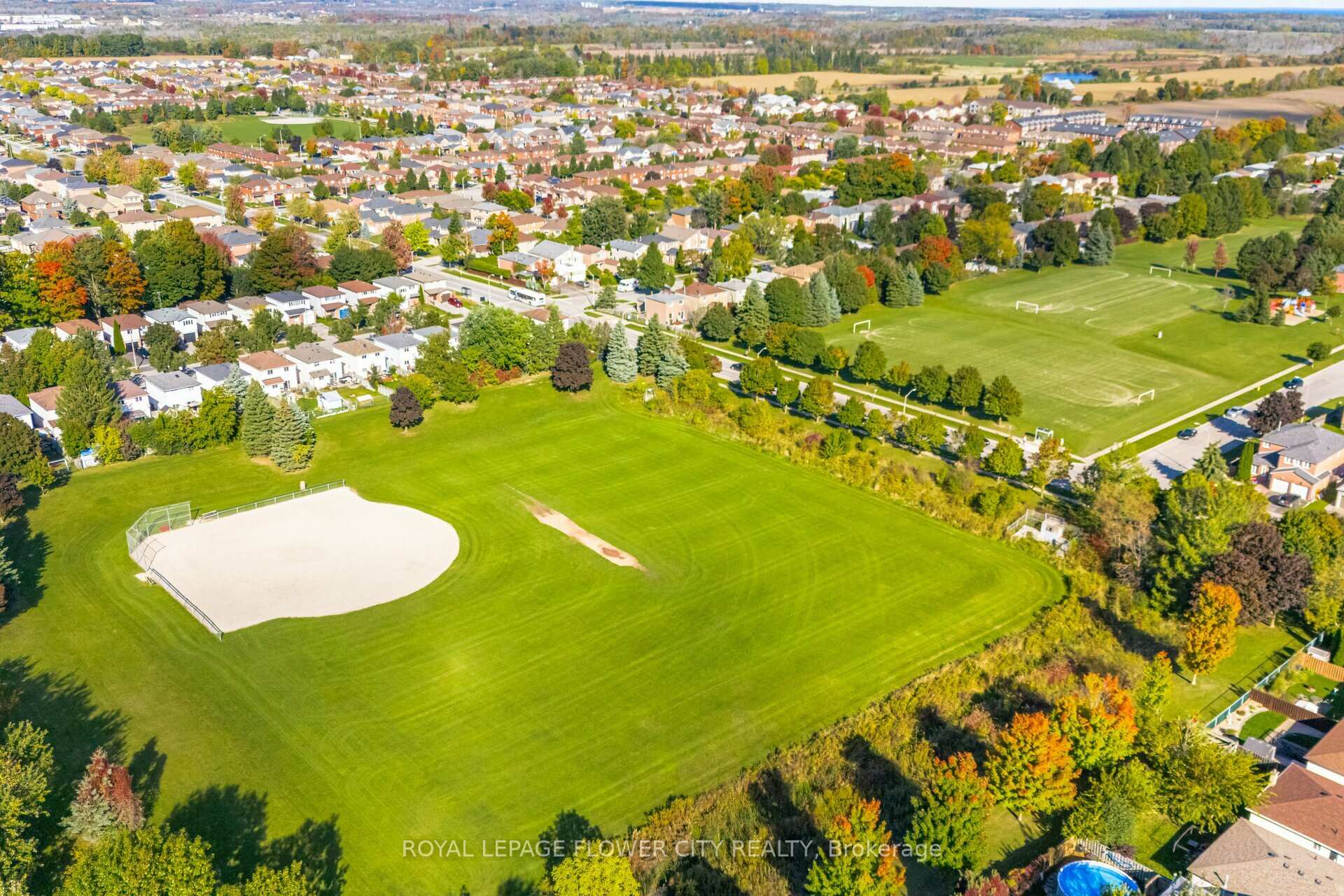 Photo 37 of 35 Jones Drive, Barrie, Grove East — HOMEH