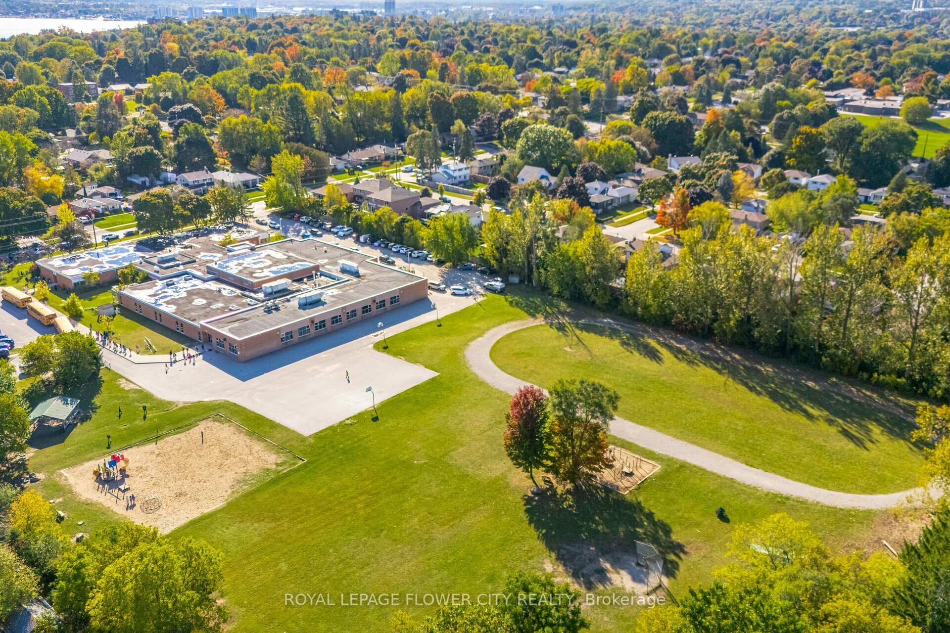 Photo 40 of 35 Jones Drive, Barrie, Grove East — HOMEH