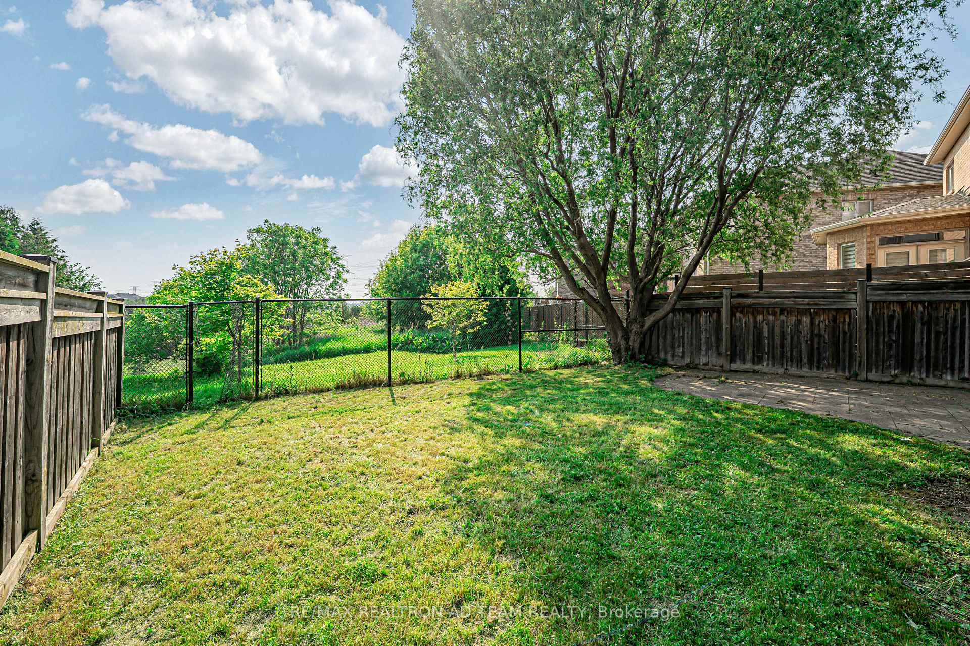 Photo 34 of 39 Beverton Crescent, Ajax, Northwest Ajax — HOMEH