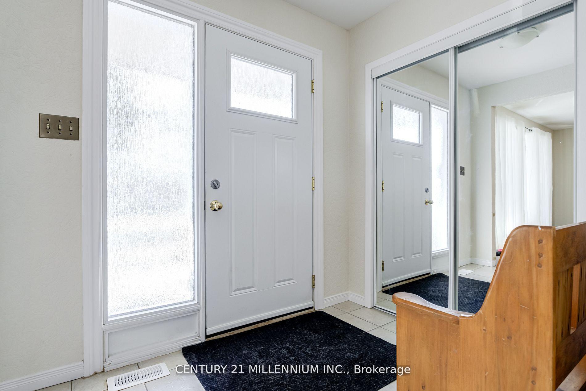 Photo 4 of 12 Parkend Avenue, Brampton, Brampton South — HOMEH