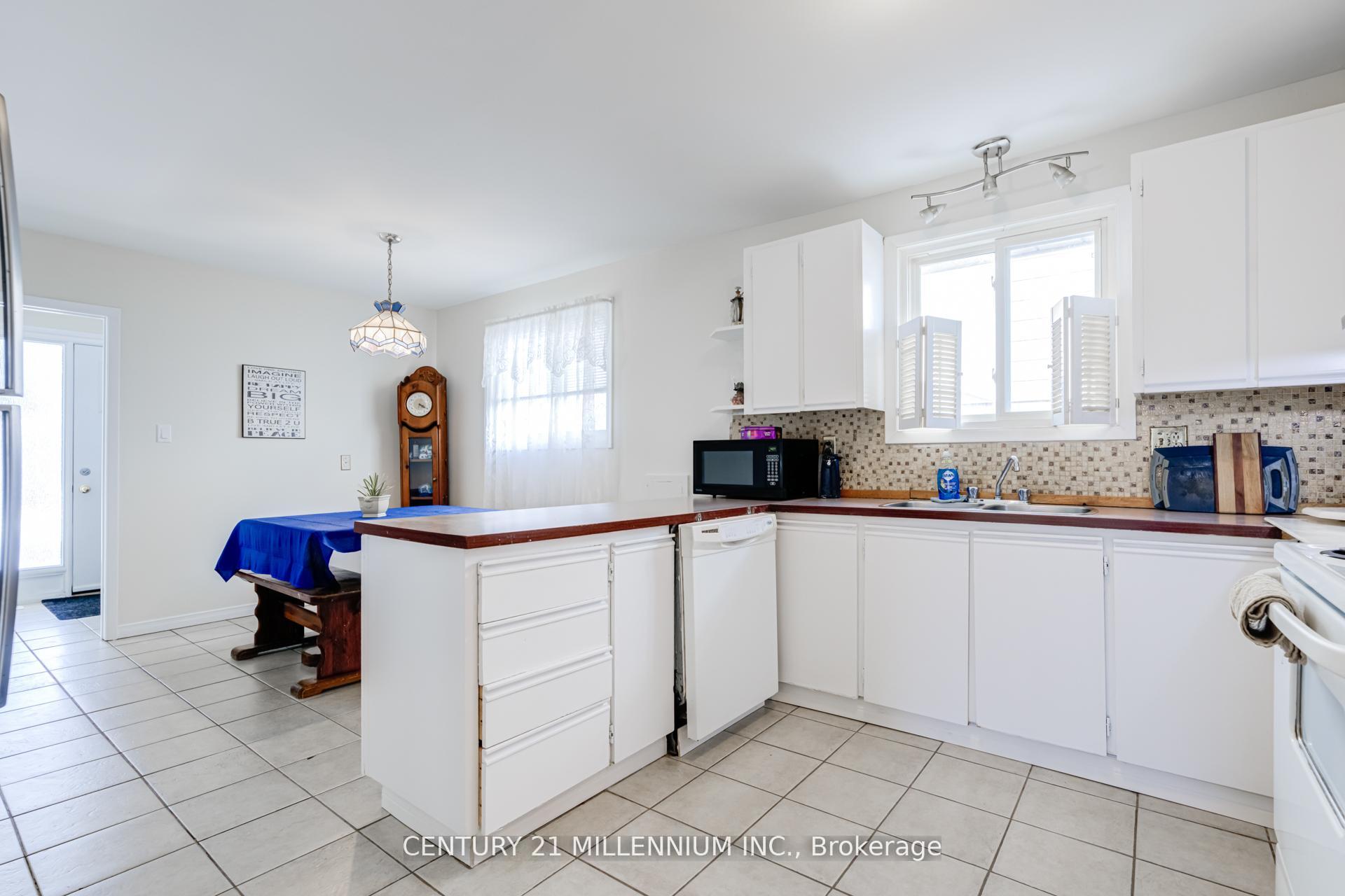 Photo 8 of 12 Parkend Avenue, Brampton, Brampton South — HOMEH