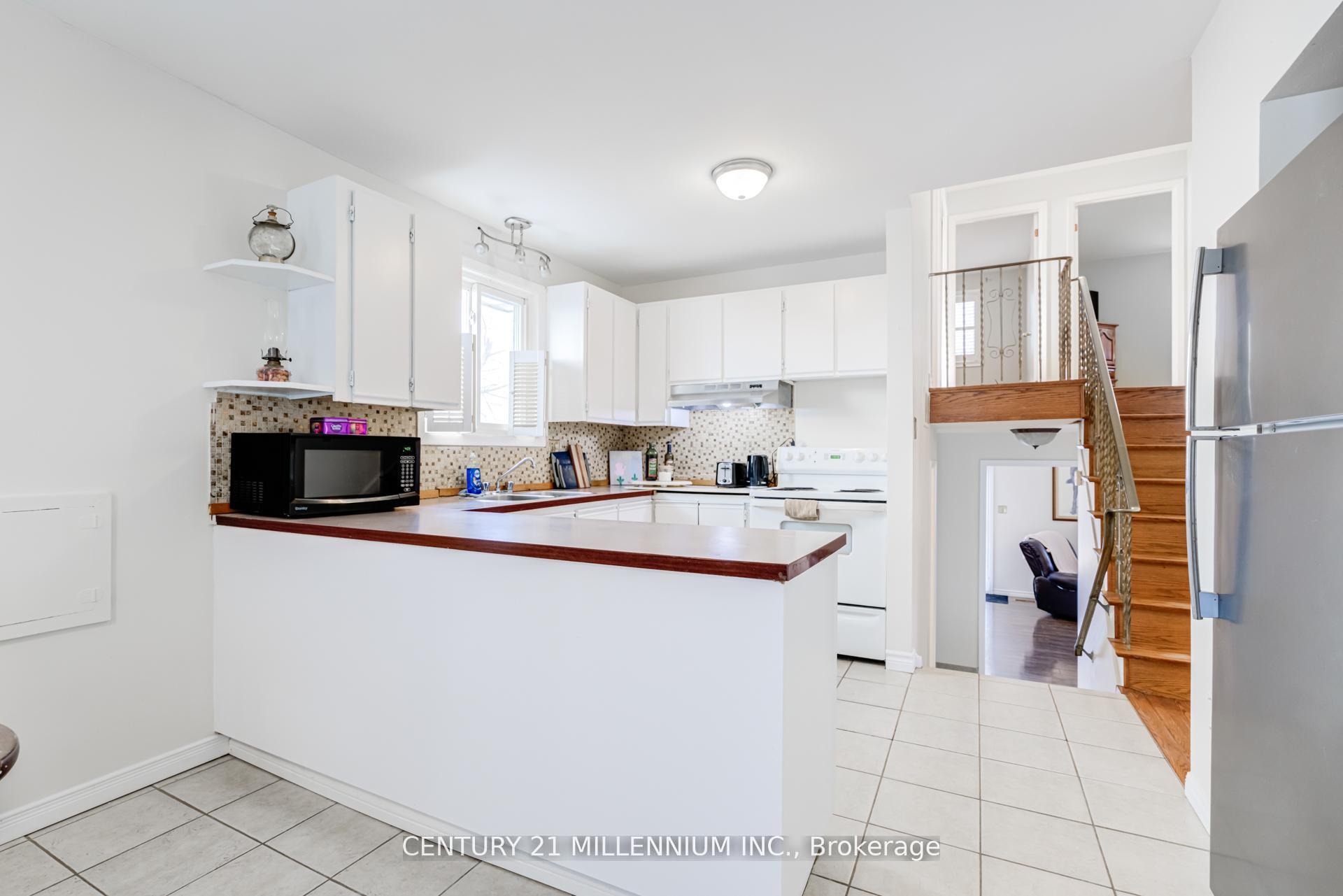Photo 11 of 12 Parkend Avenue, Brampton, Brampton South — HOMEH