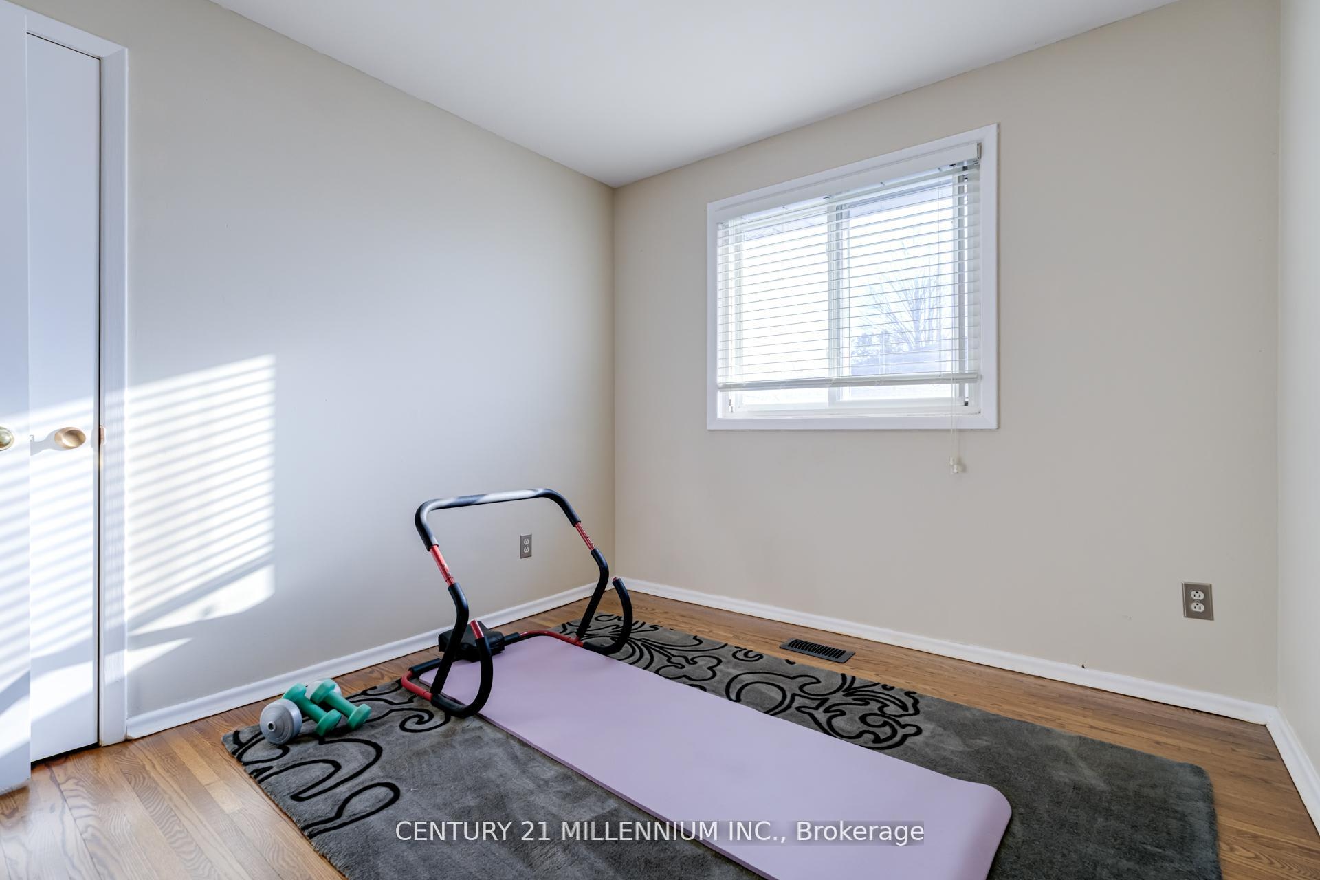 Photo 13 of 12 Parkend Avenue, Brampton, Brampton South — HOMEH