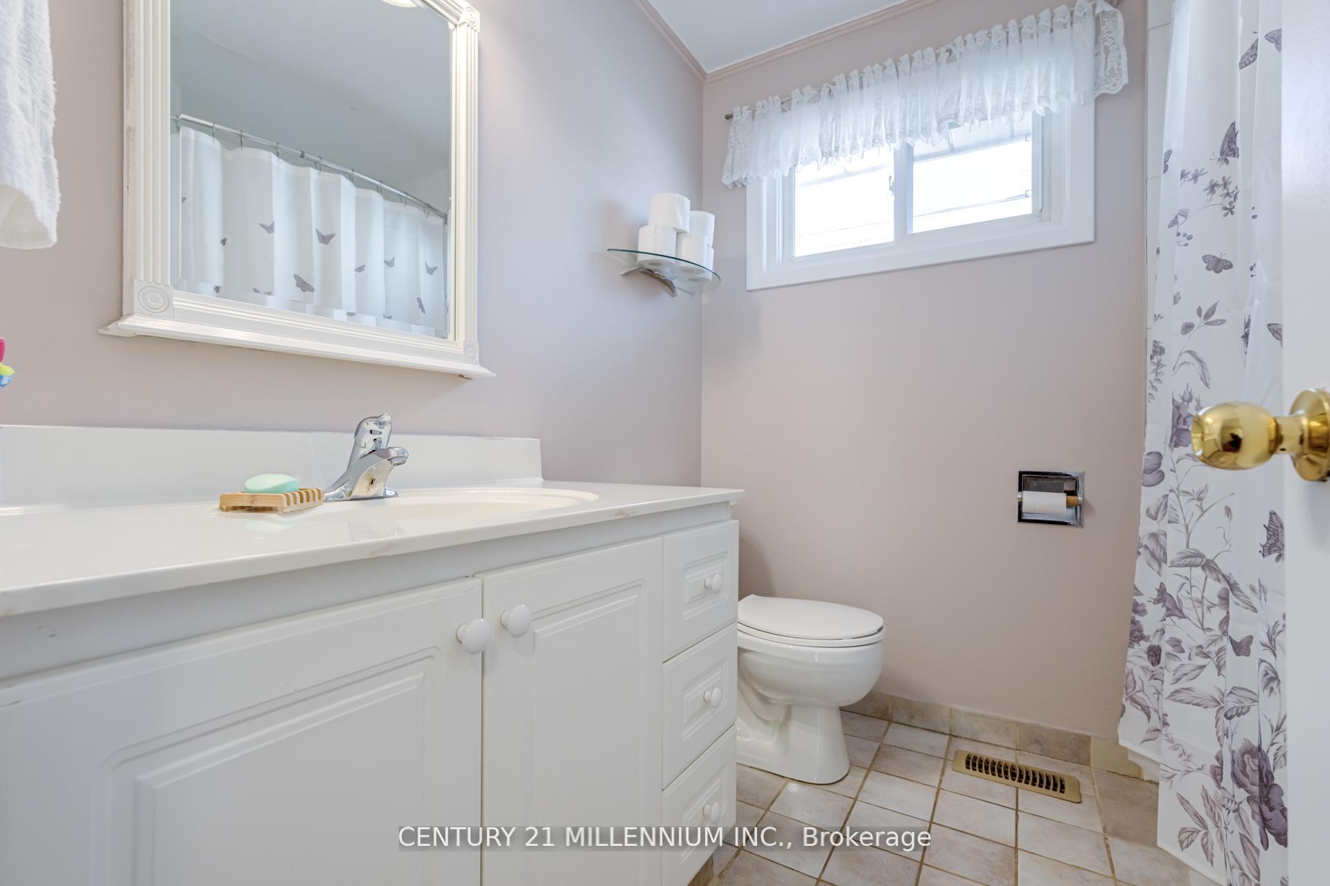Photo 14 of 12 Parkend Avenue, Brampton, Brampton South — HOMEH