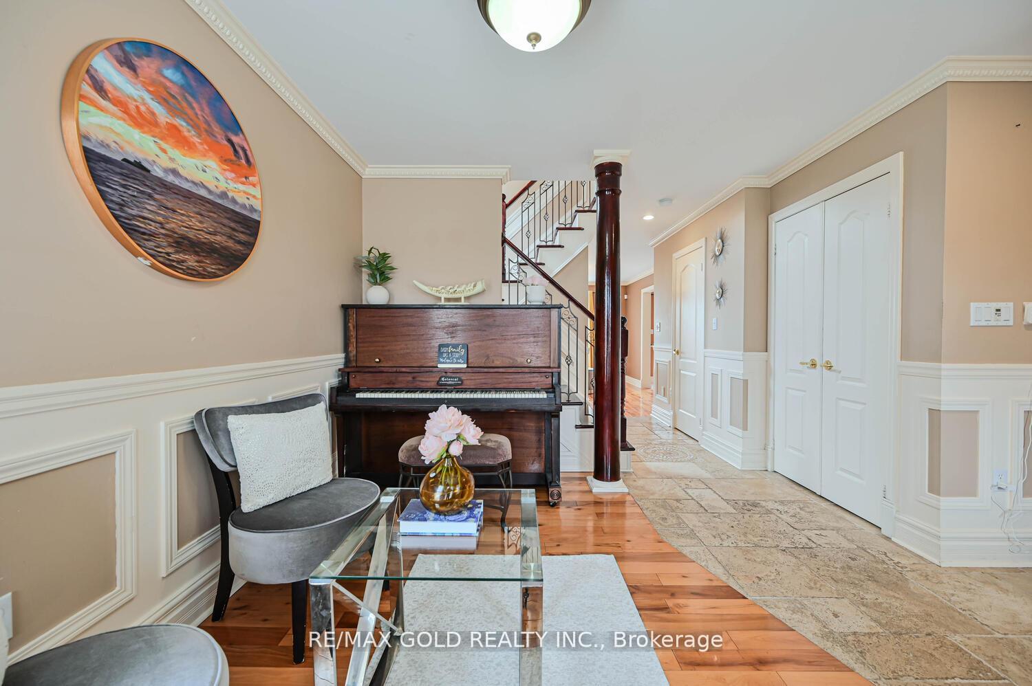 Photo 5 of 22 Sweetwood Circle, Brampton, Fletcher's Meadow — HOMEH