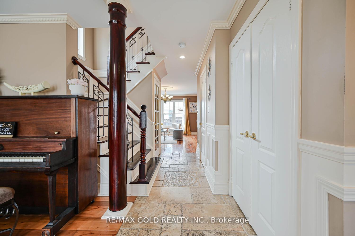Photo 4 of 22 Sweetwood Circle, Brampton, Fletcher's Meadow — HOMEH
